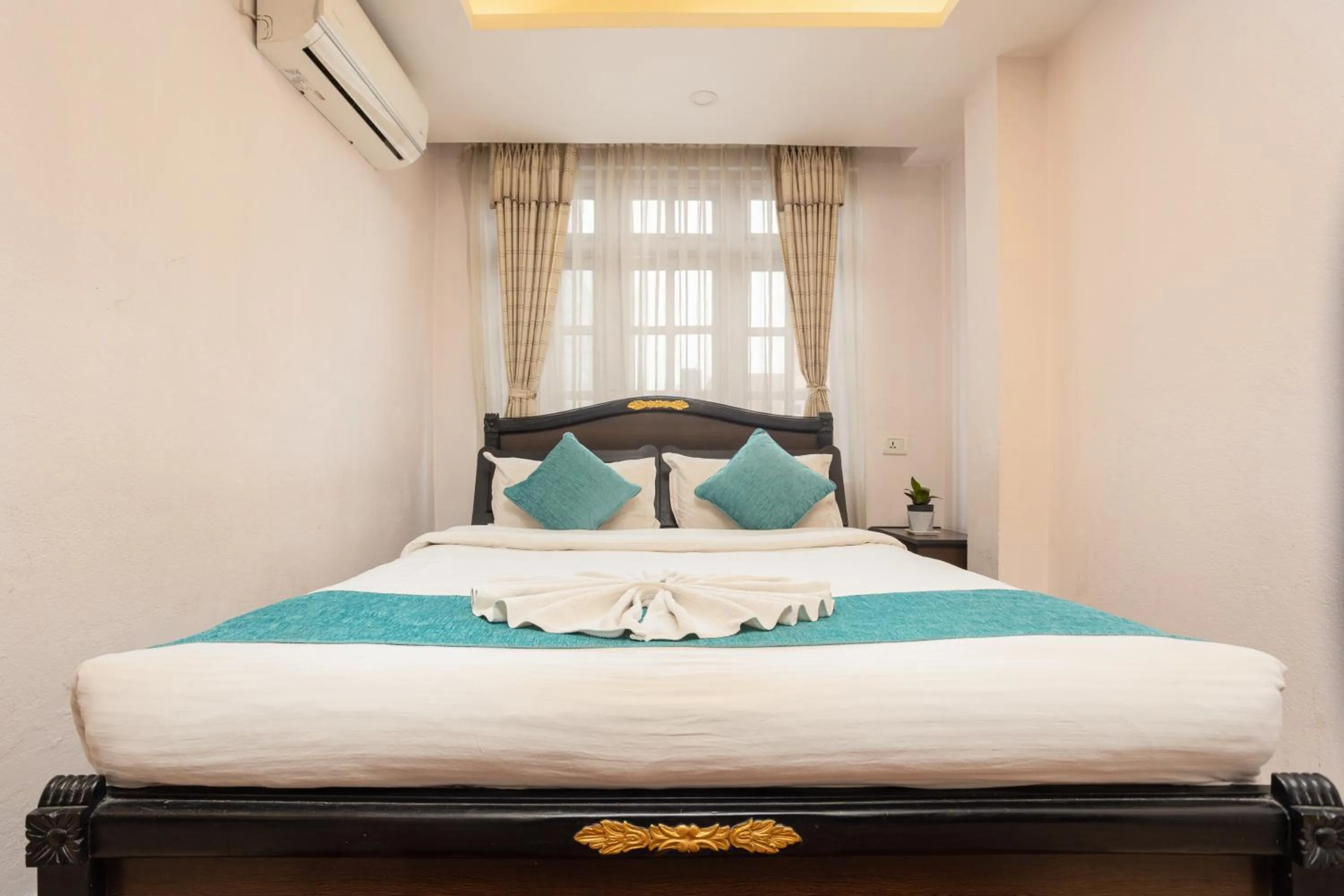 Bed in Greatwall International Hotel