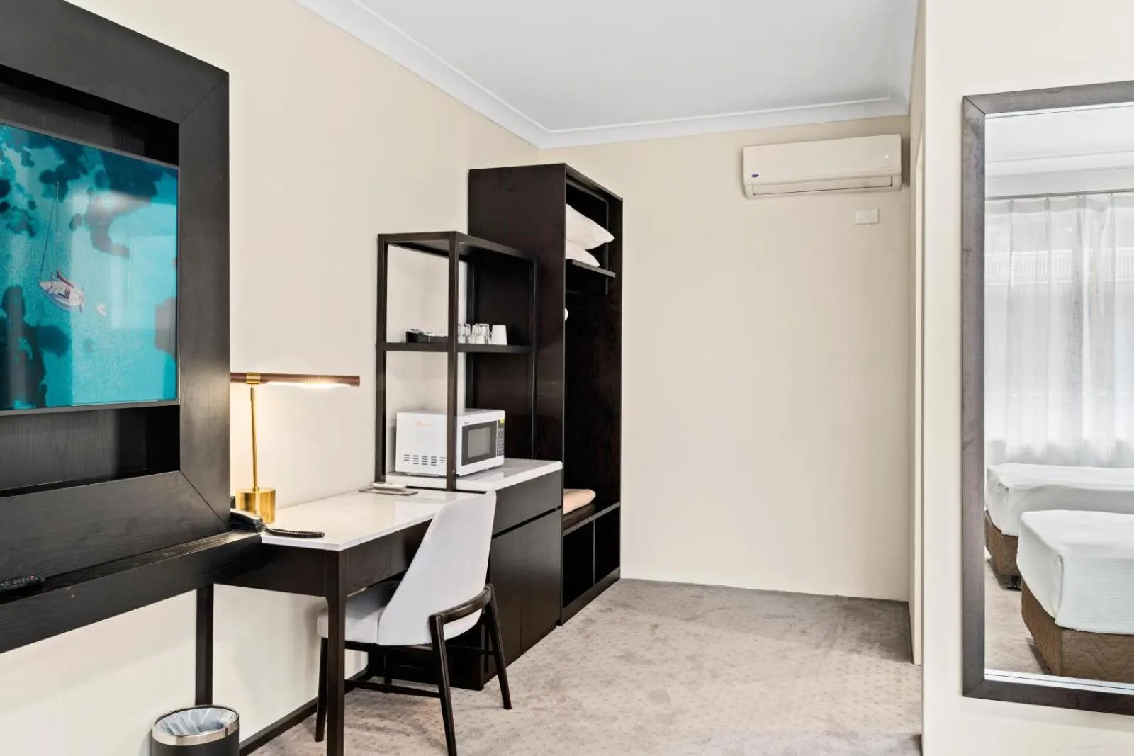 Communal lounge/ TV room, Bed in WM Bankstown