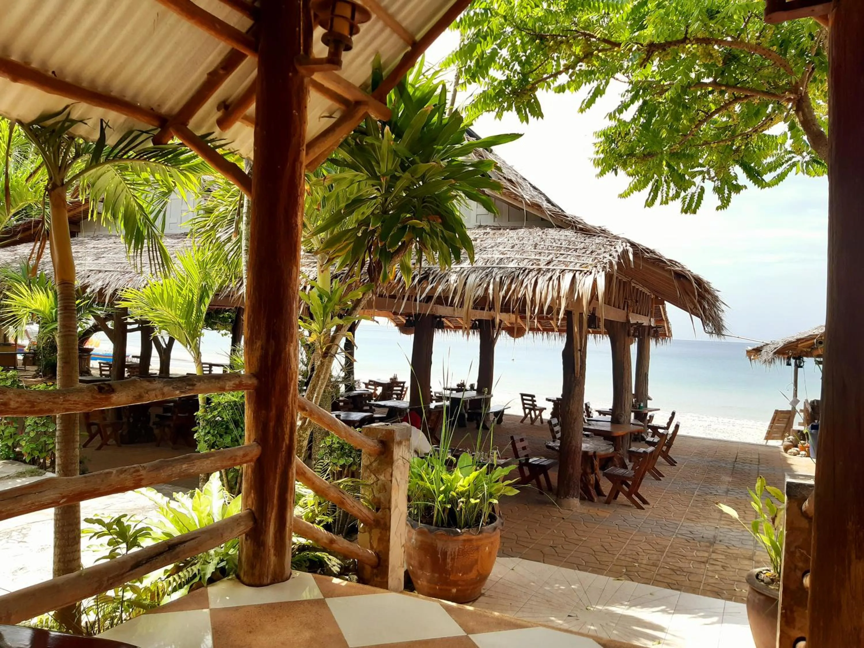 Restaurant/places to eat in Kantiang Bay View Resort