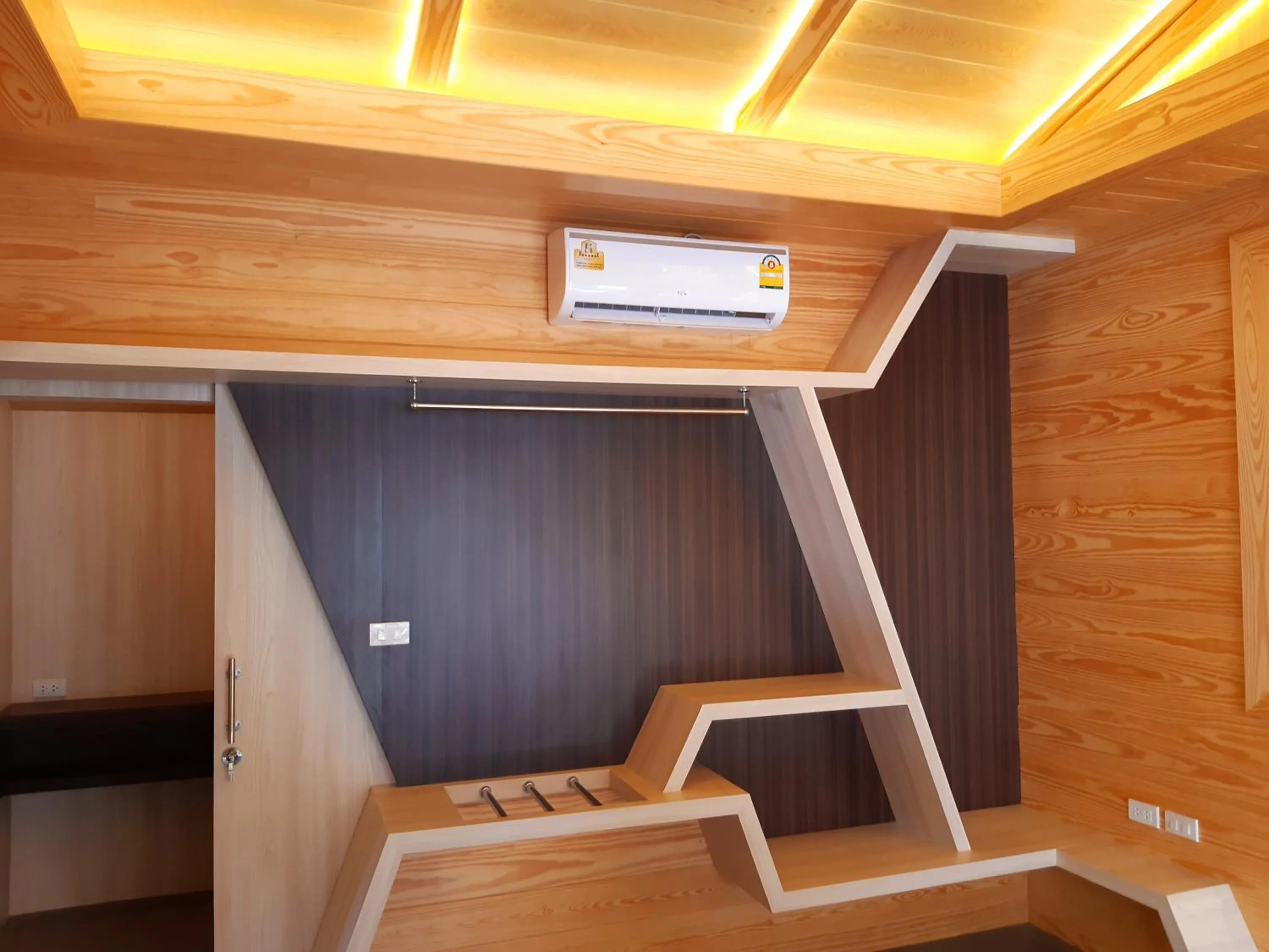 bunk bed in Kantiang Bay View Resort