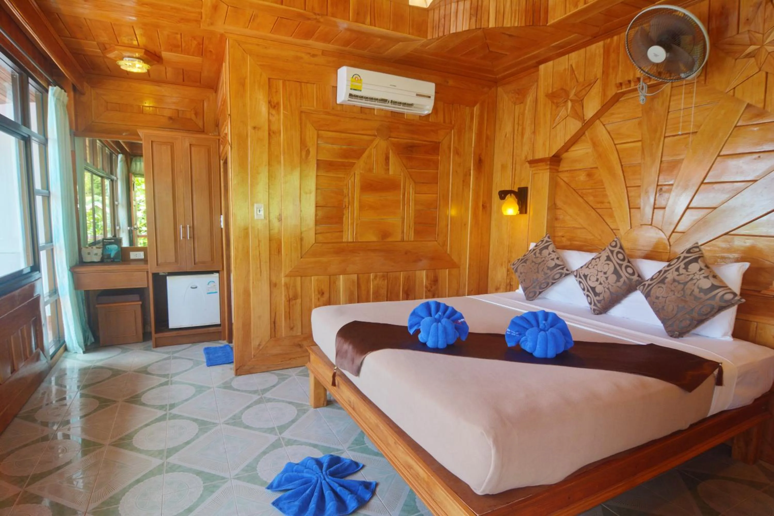 Photo of the whole room, Bed in Kantiang Bay View Resort