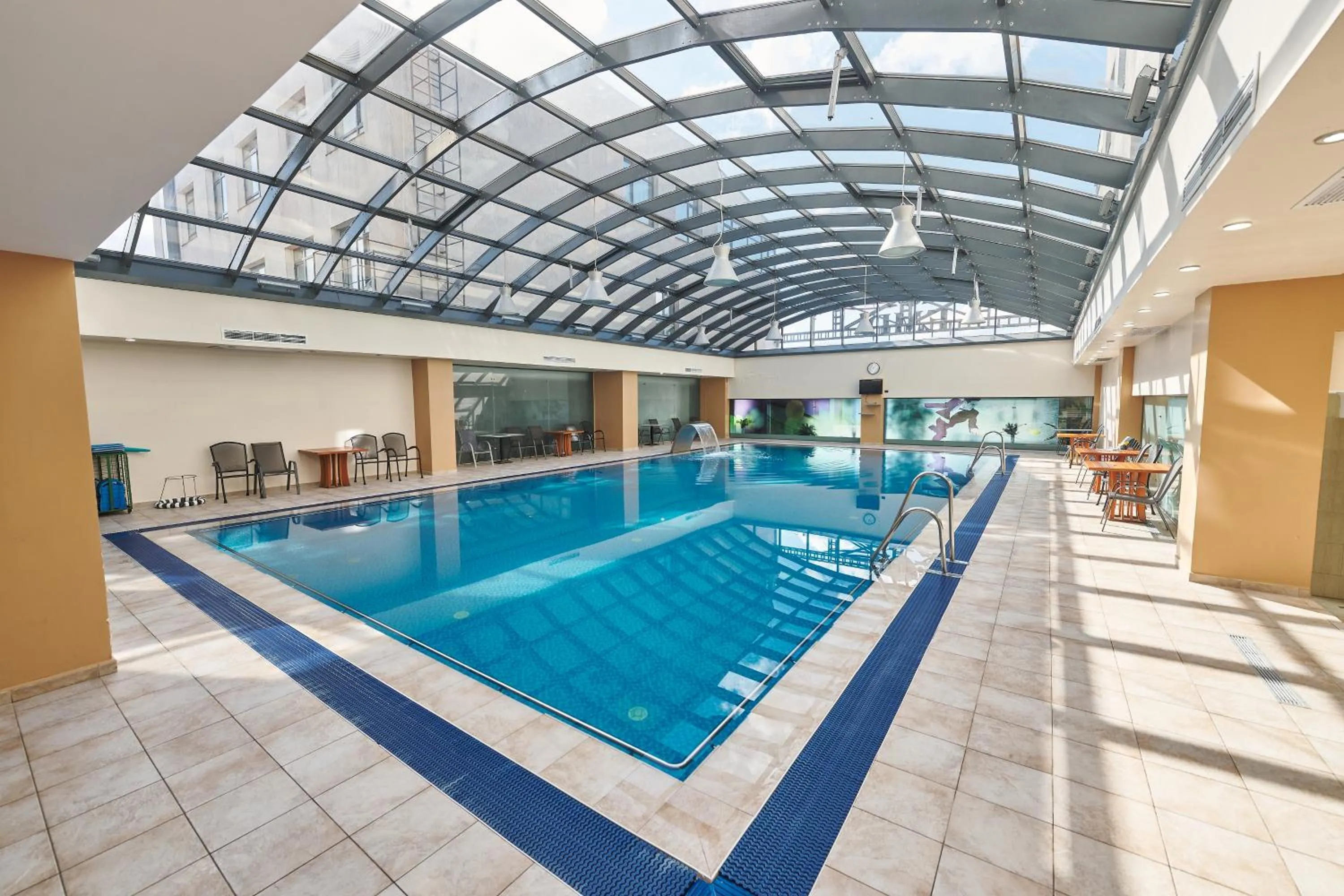 Swimming pool in Hotel EMD