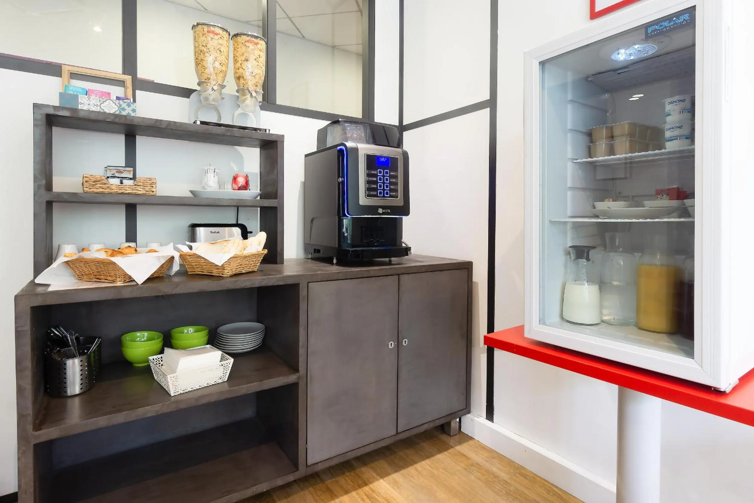 Buffet breakfast in City Résidence Chelles