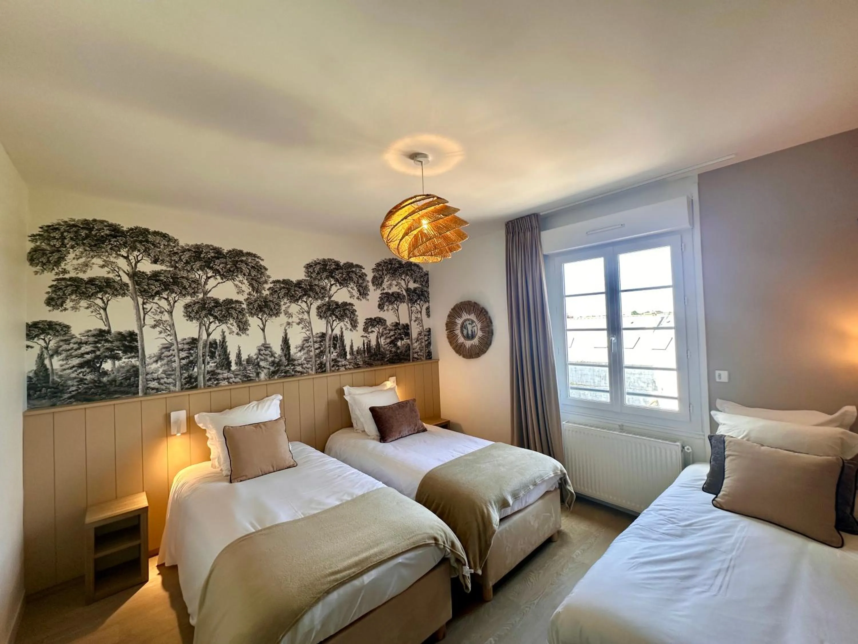 Photo of the whole room in L'Armoric Hôtel - RÉNOVÉ