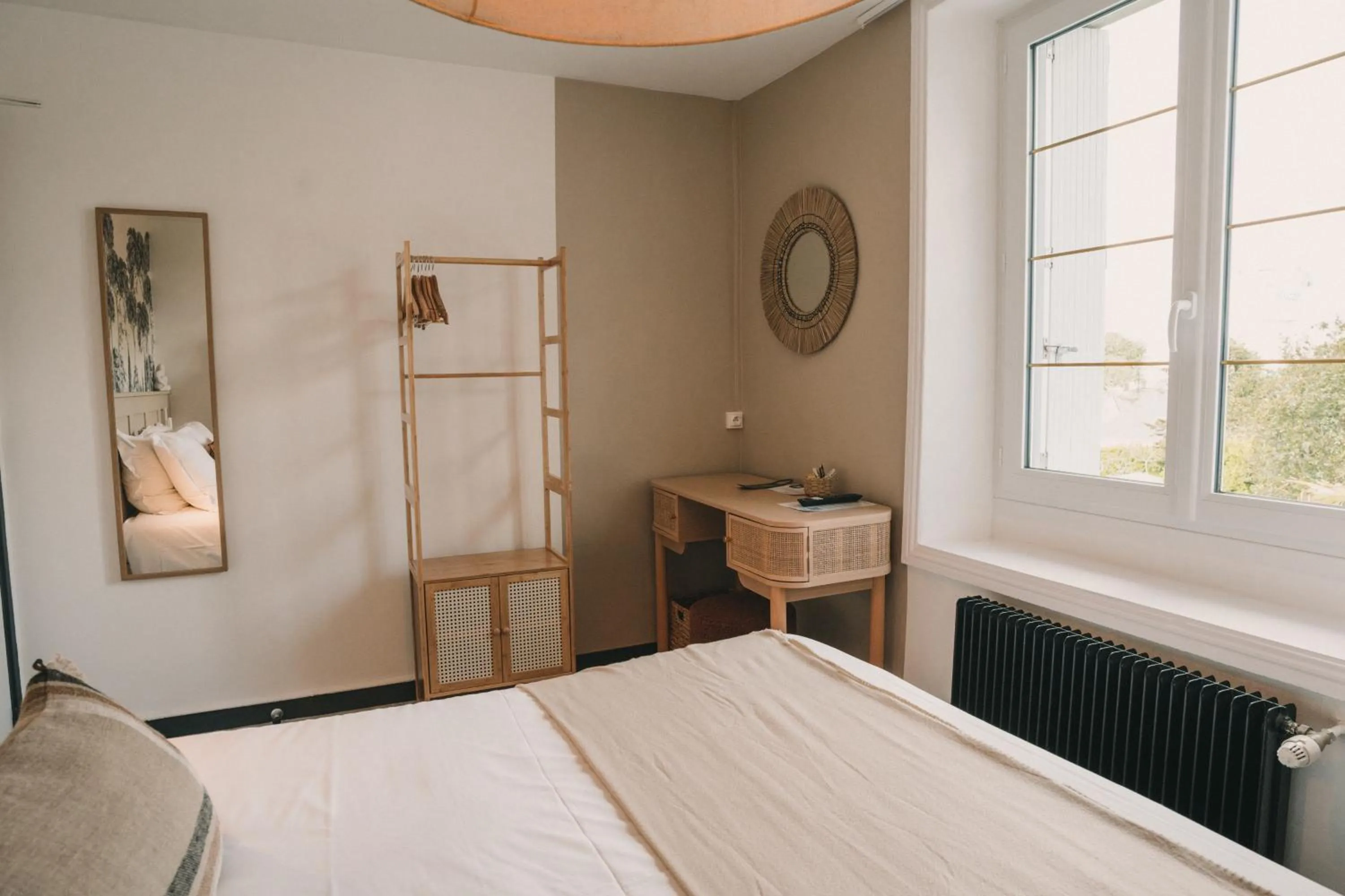 Bed in L'Armoric Hôtel - RÉNOVÉ