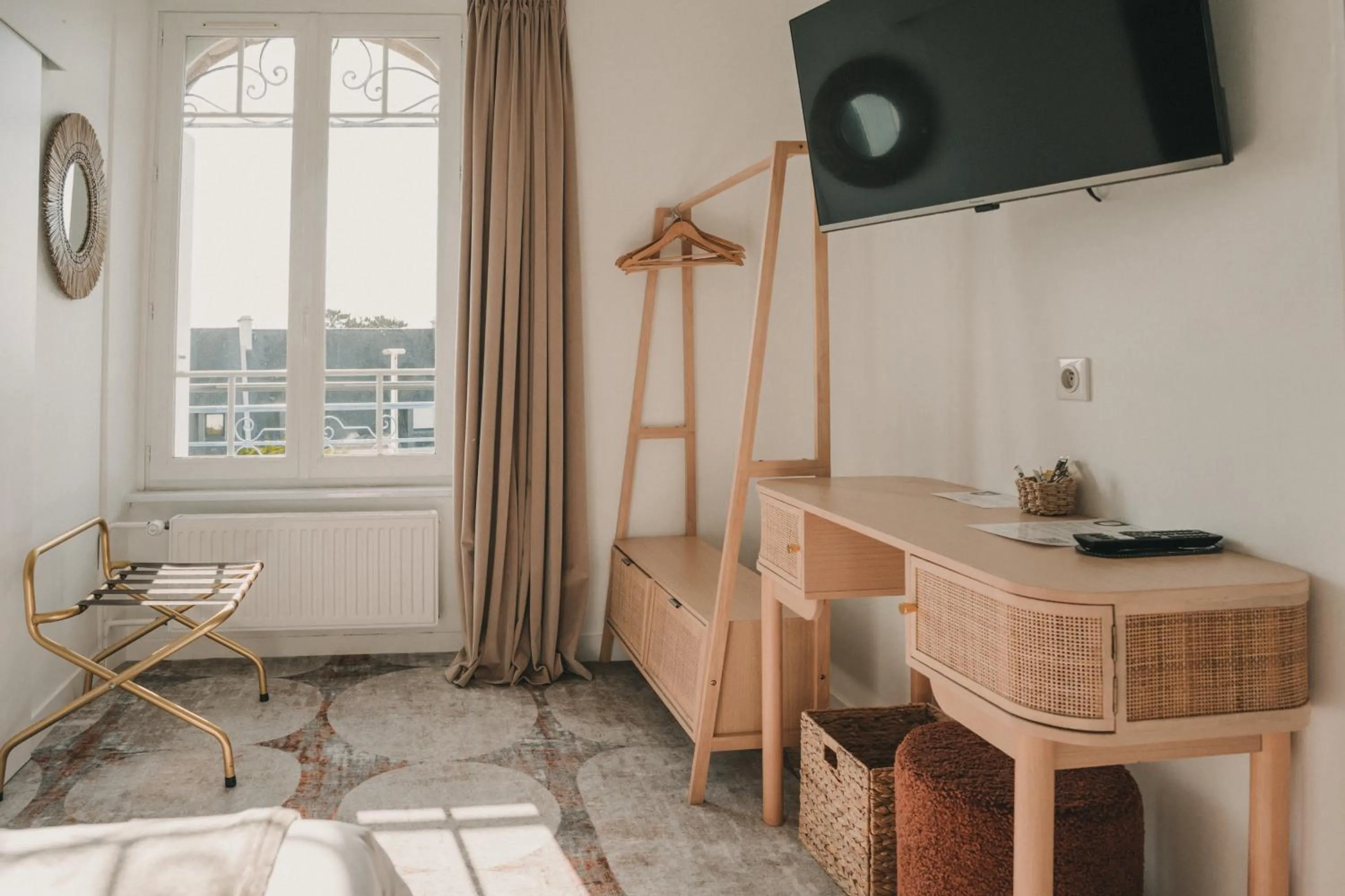 TV and multimedia in L'Armoric Hôtel - RÉNOVÉ