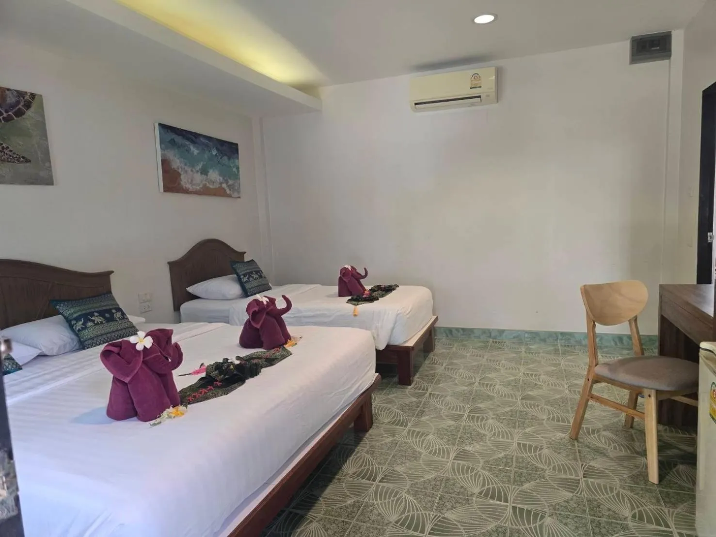 Bed in D.R. Lanta Bay Resort