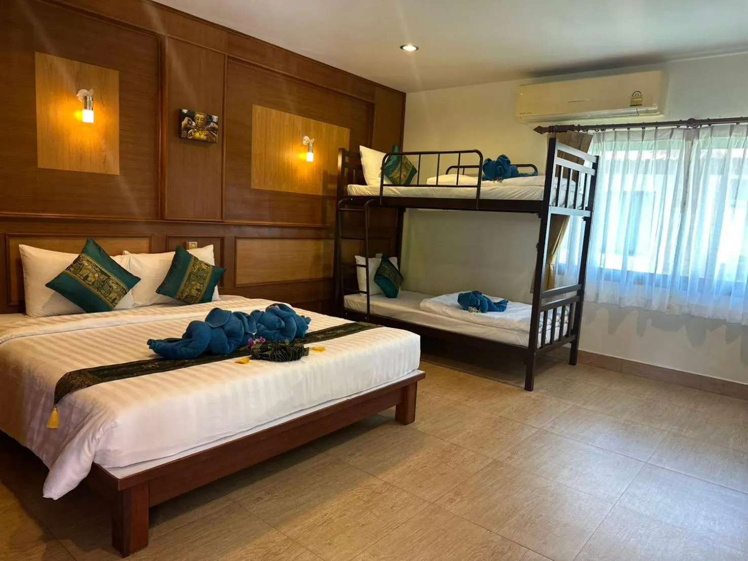 Bed in D.R. Lanta Bay Resort