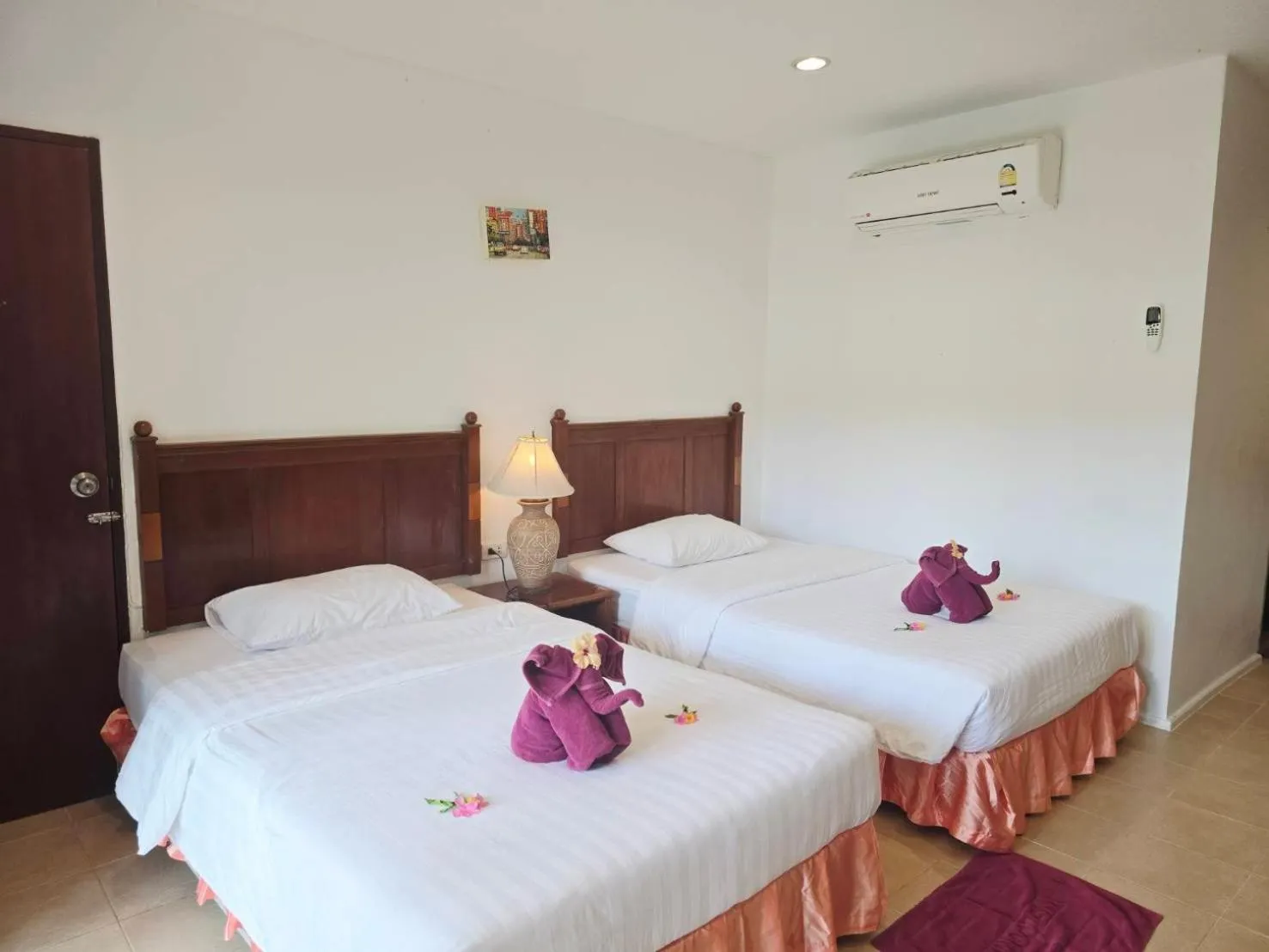 Bed in D.R. Lanta Bay Resort