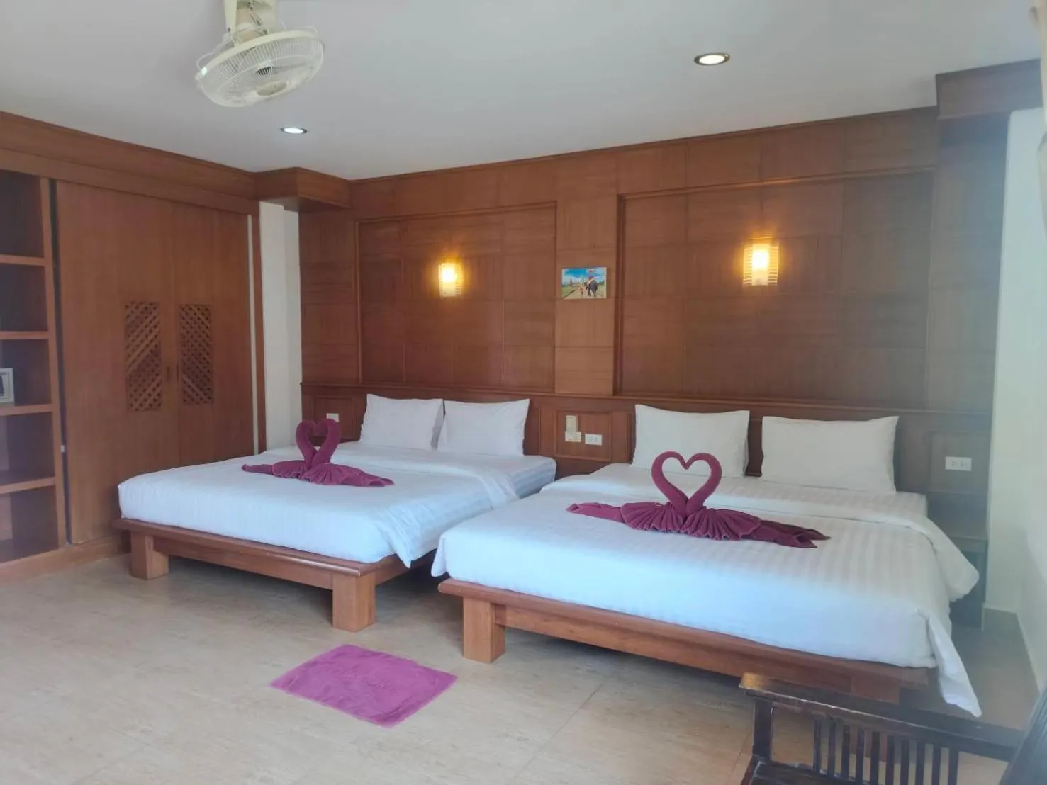 Bed in D.R. Lanta Bay Resort