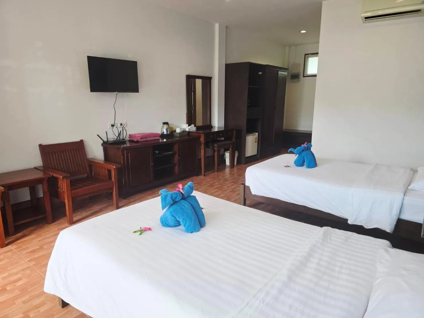 Bed in D.R. Lanta Bay Resort