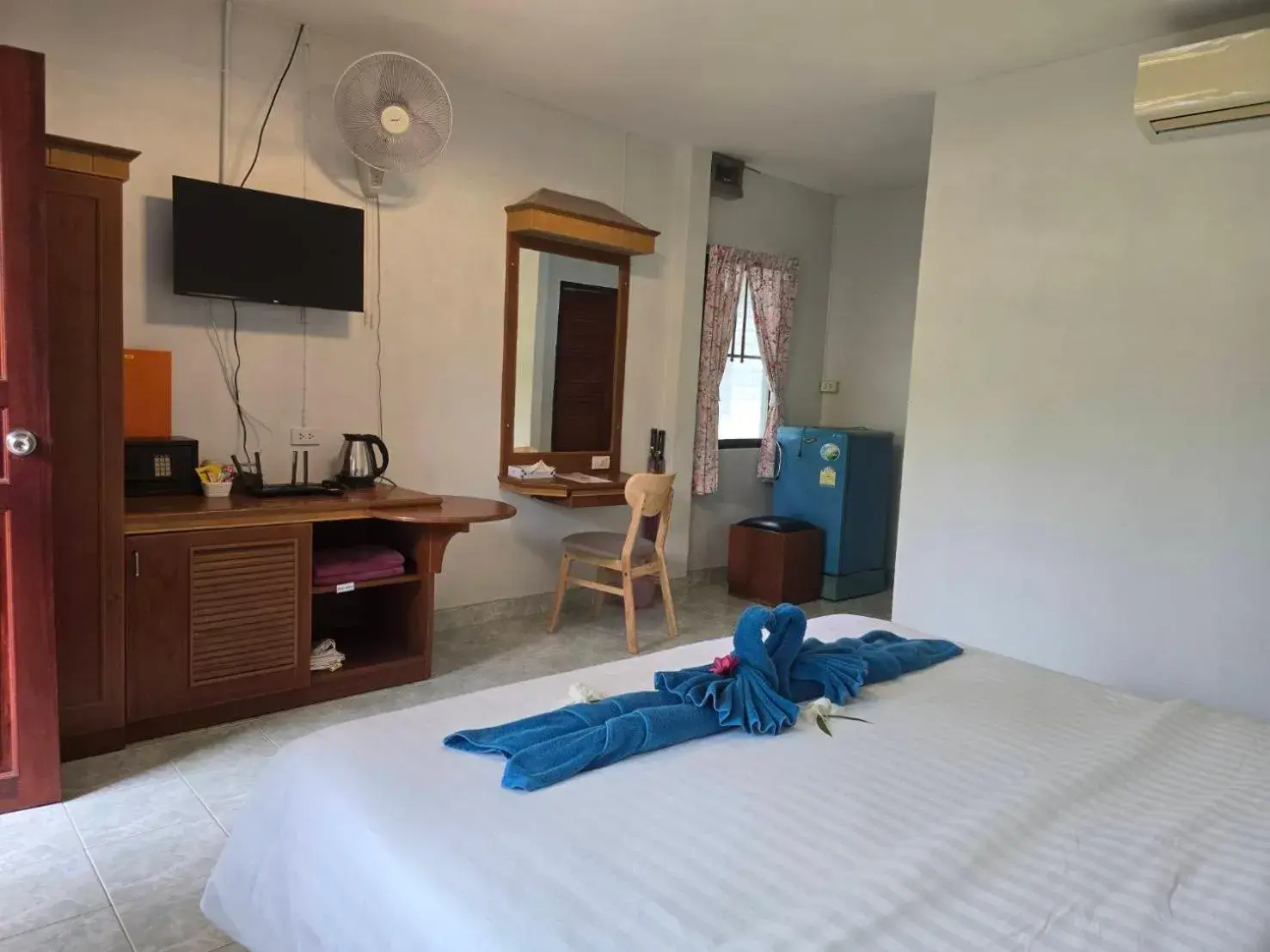 Bed in D.R. Lanta Bay Resort Bed in D.R. Lanta Bay Resort