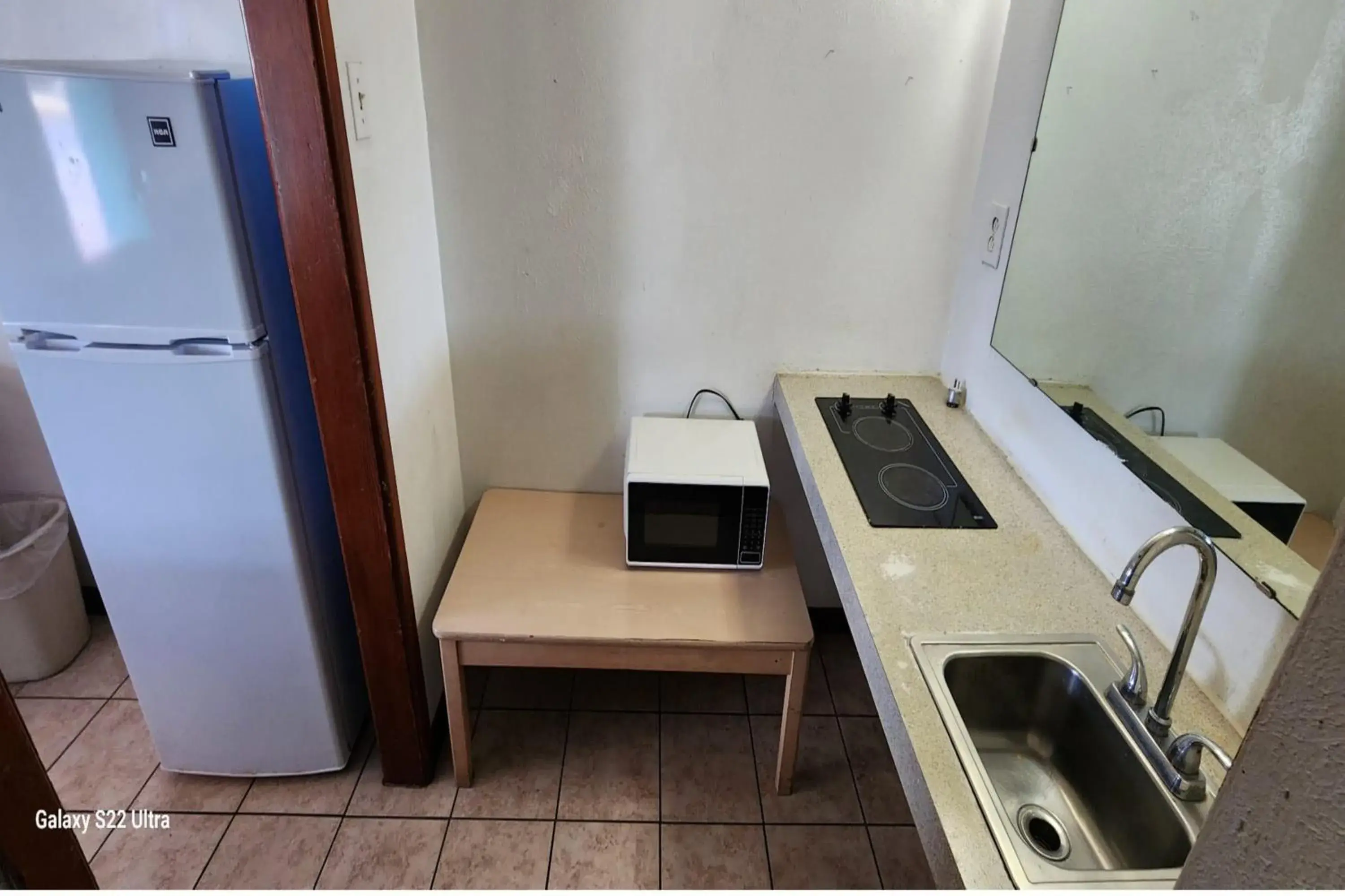 King Bed with Kitchenette Non-Smoking in Gulfway Motel By OYO Near Airport I 37 King Bed with Kitchenette Non-Smoking in Gulfway Motel By OYO Near Airport I 37