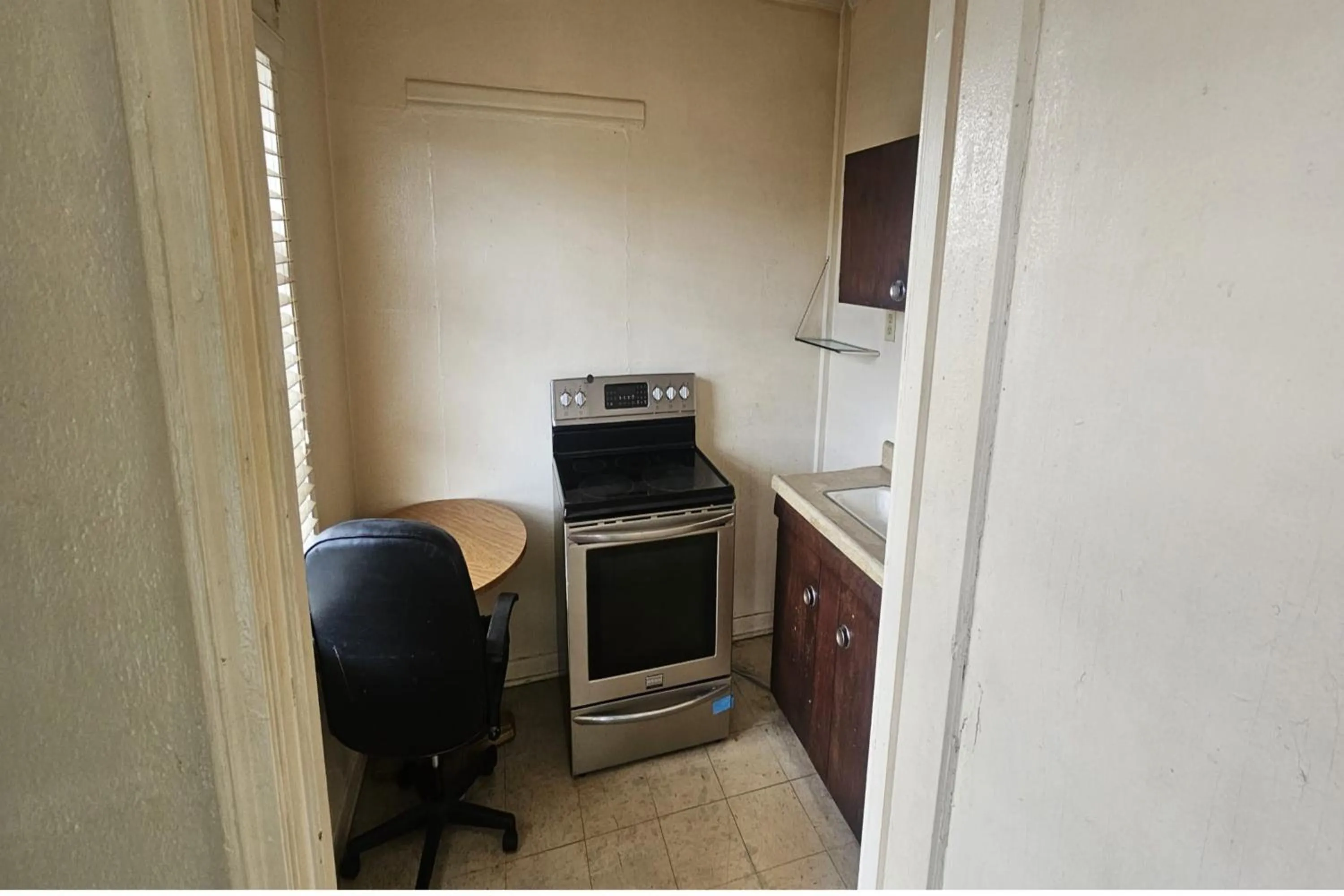 Kitchen or kitchenette in Gulfway Motel By OYO Near Airport I 37
