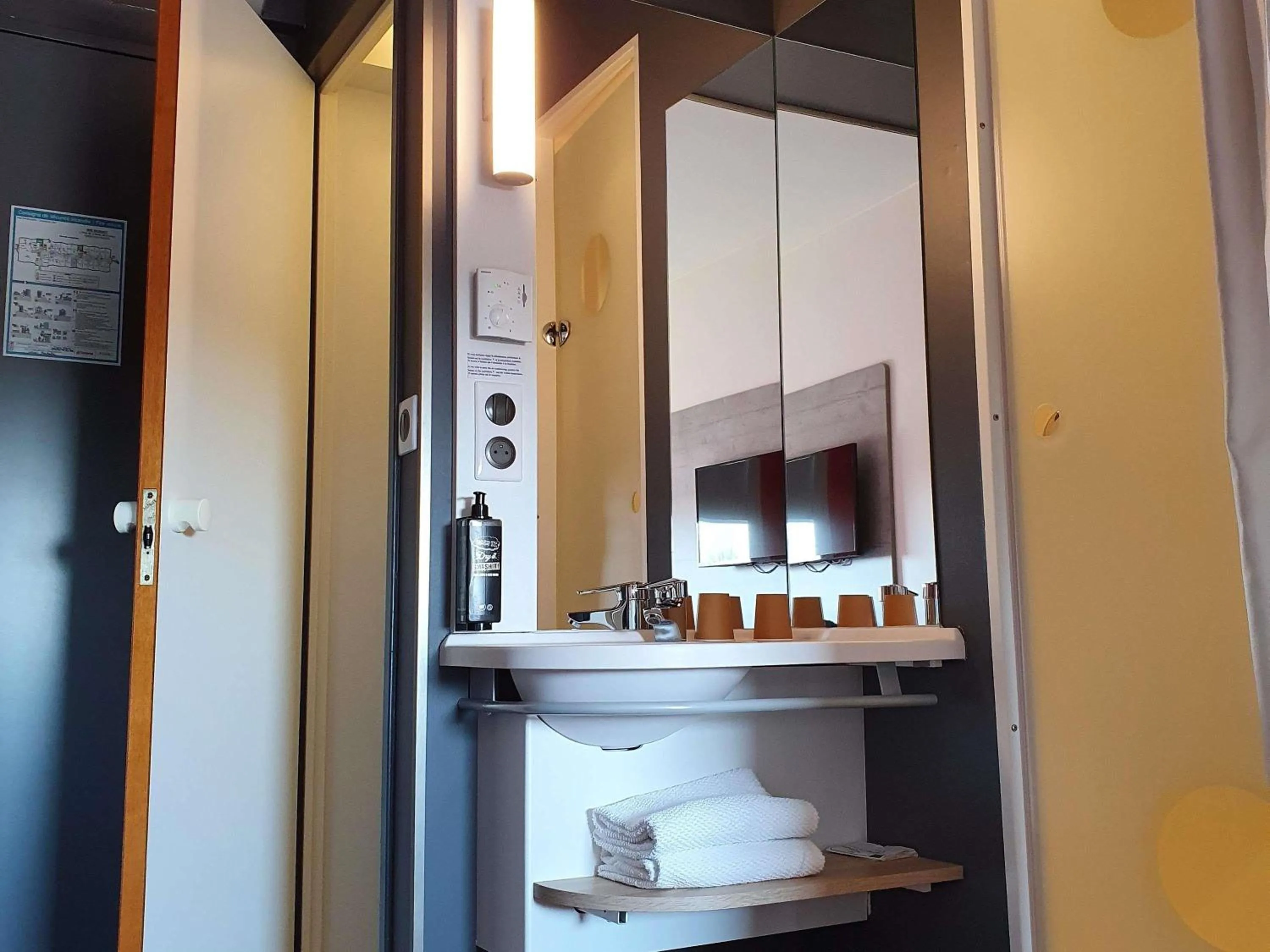 Bedroom in ibis budget Coutances