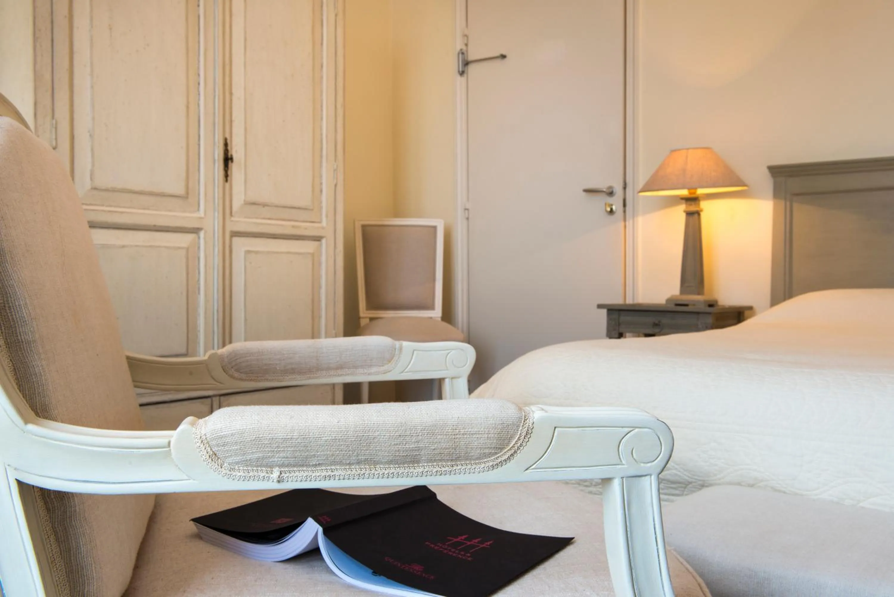 Bedroom, Bed in Hôtel Château de l'Hermitage