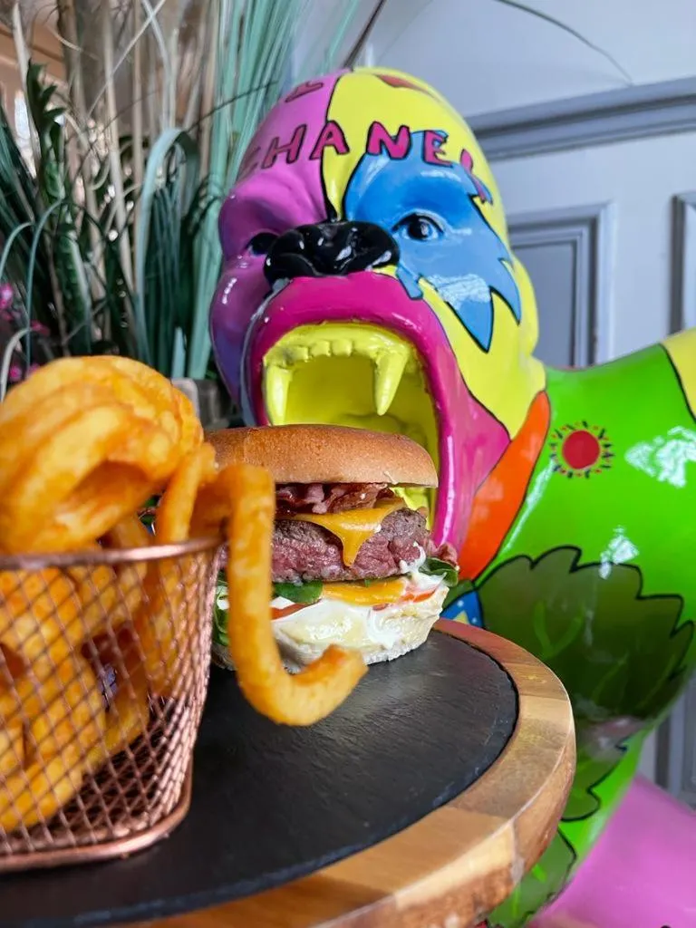 Restaurant/places to eat in Hôtel Château de l'Hermitage