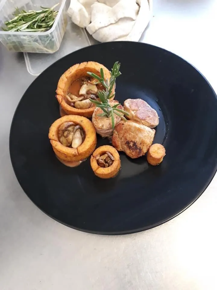 Restaurant/places to eat in Hôtel Château de l'Hermitage