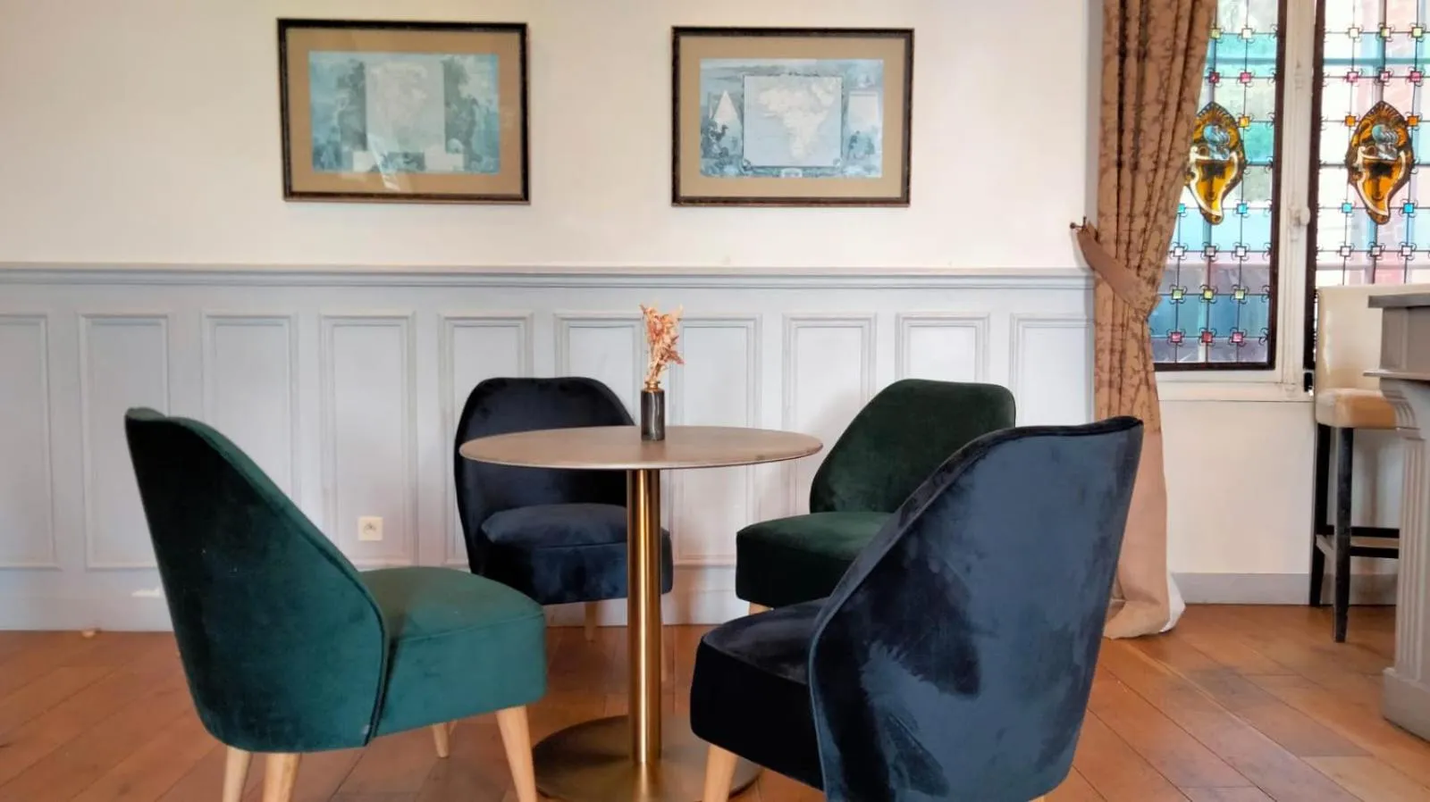 Living room in Hôtel Château de l'Hermitage