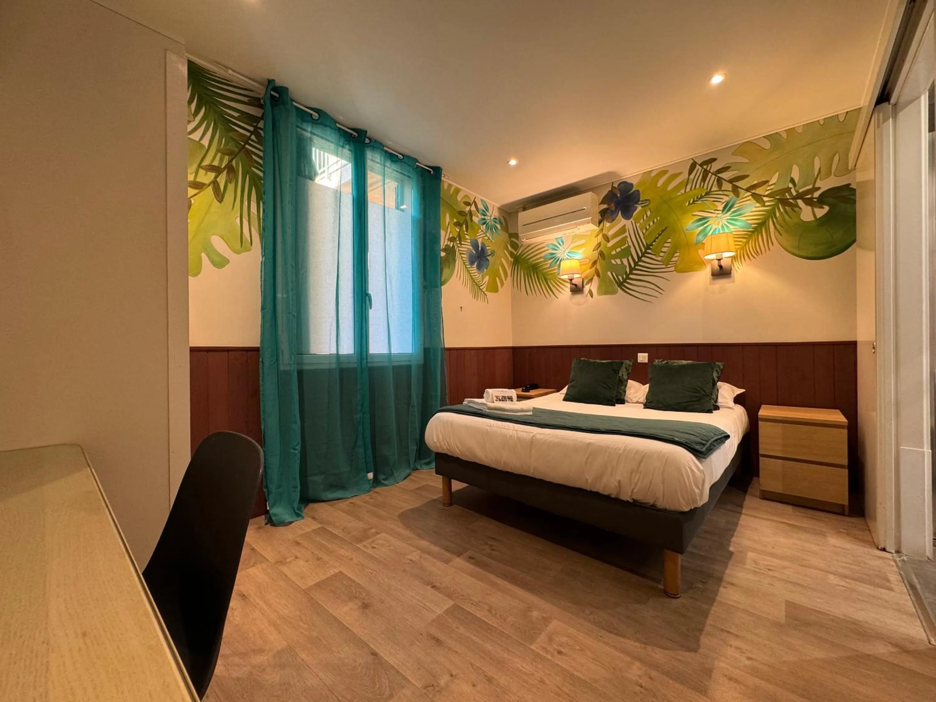 Photo of the whole room, Bed in Hotel Pavillon Imperial