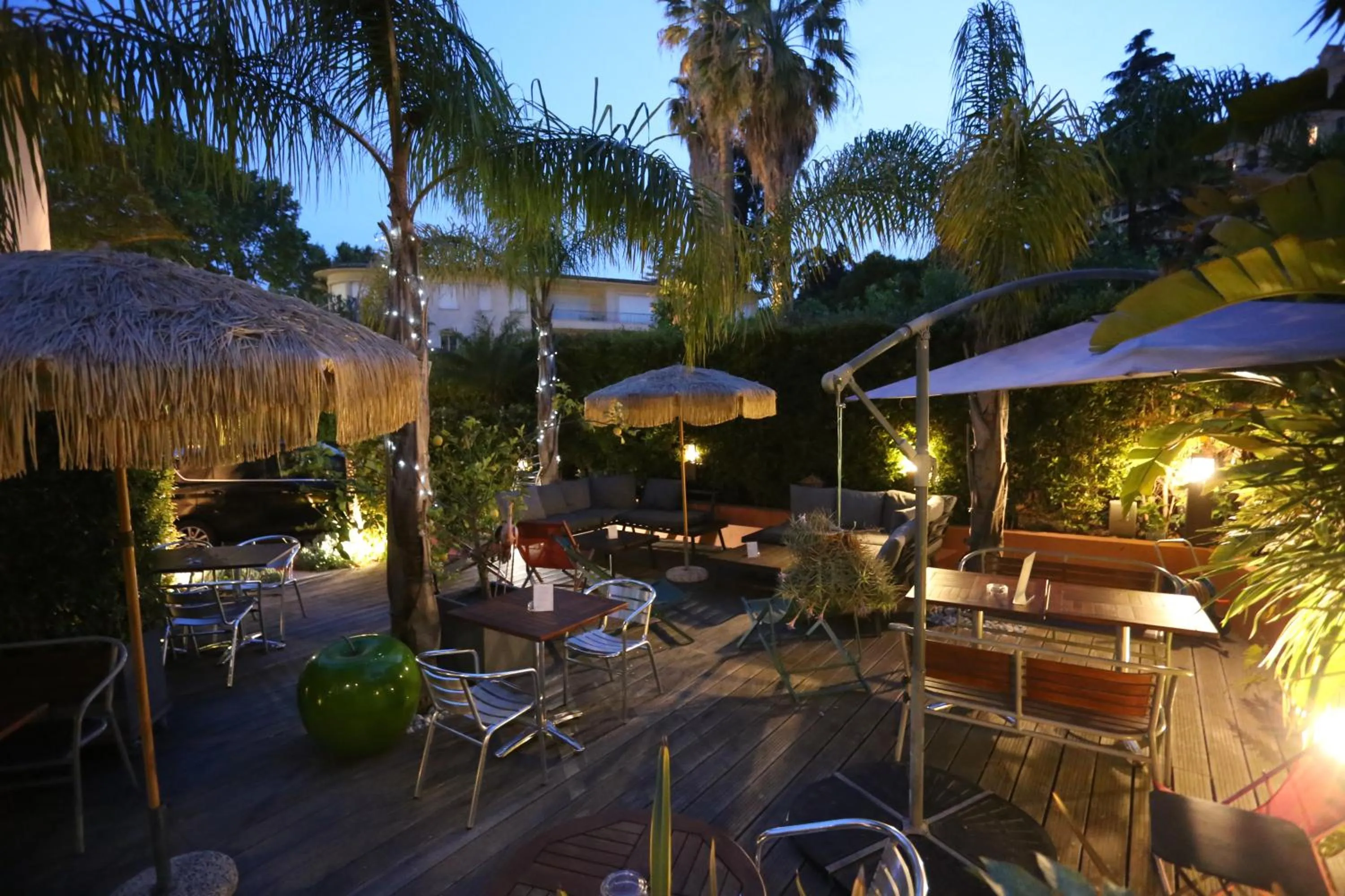 Patio in Hotel Pavillon Imperial