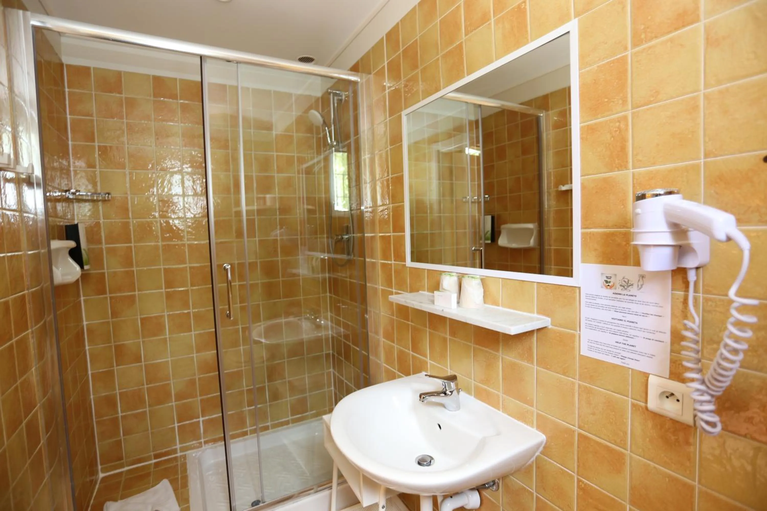 Property building in Hotel Pavillon Imperial