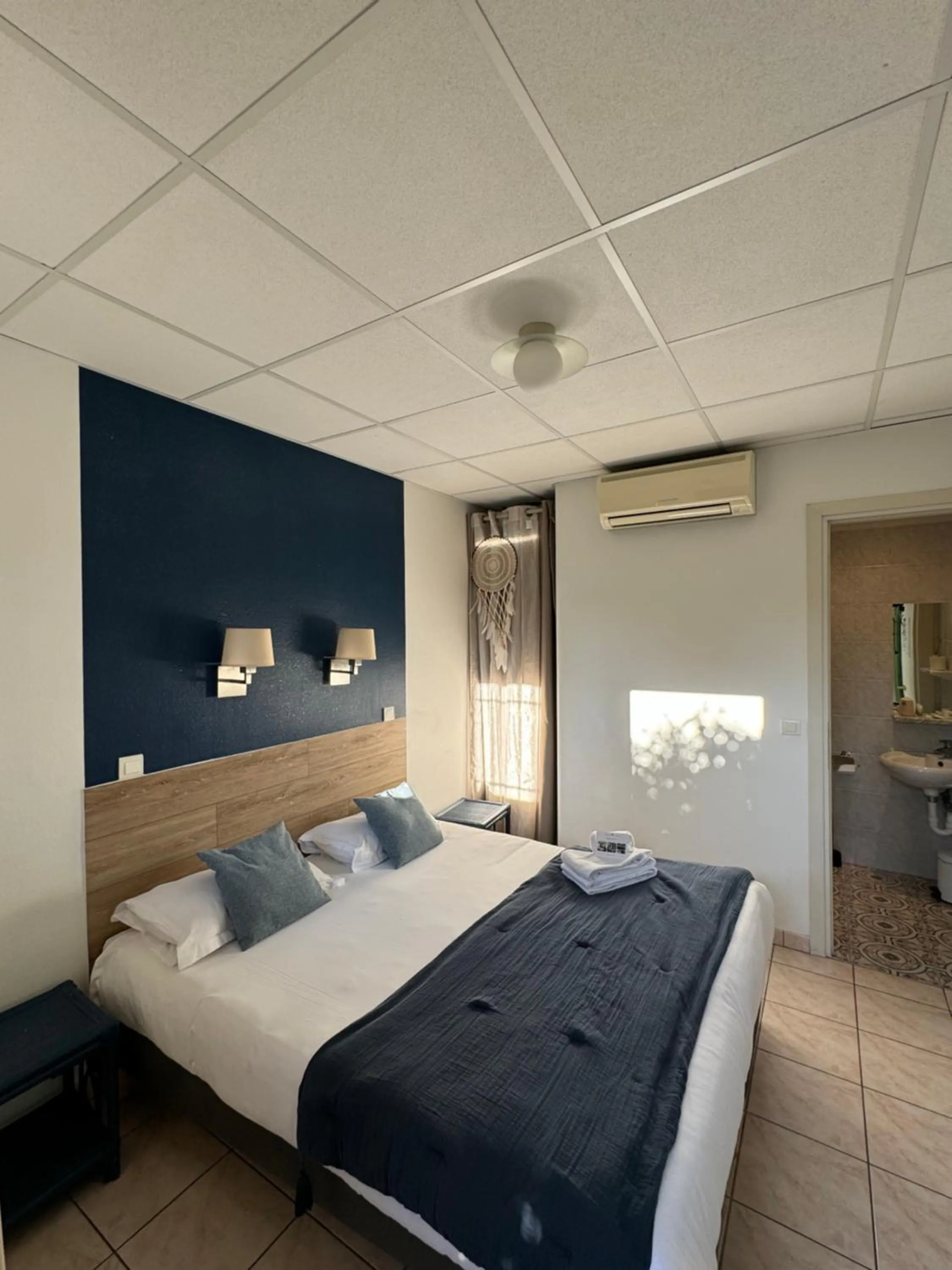 Photo of the whole room, Bed in Hotel Pavillon Imperial