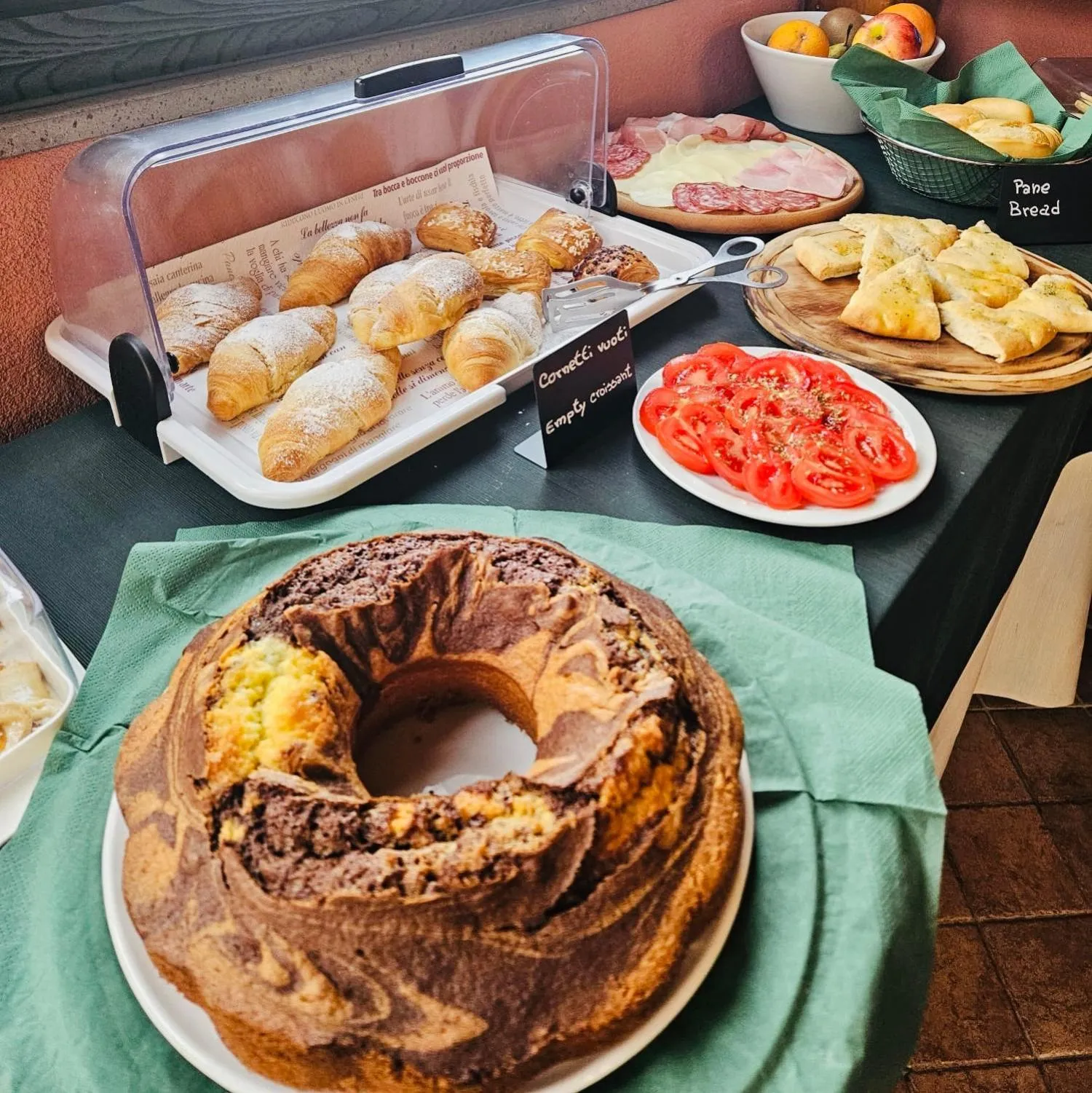 Buffet breakfast in ALHAMBRA - Guest House di Charme