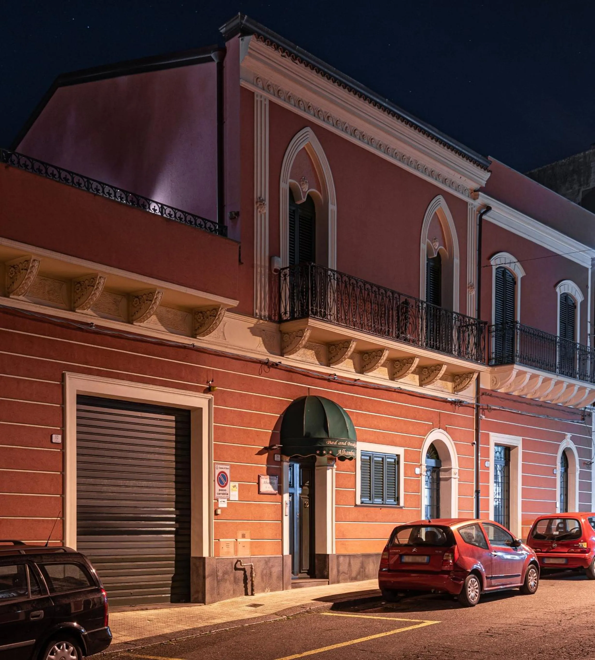 Property building in ALHAMBRA - Guest House di Charme