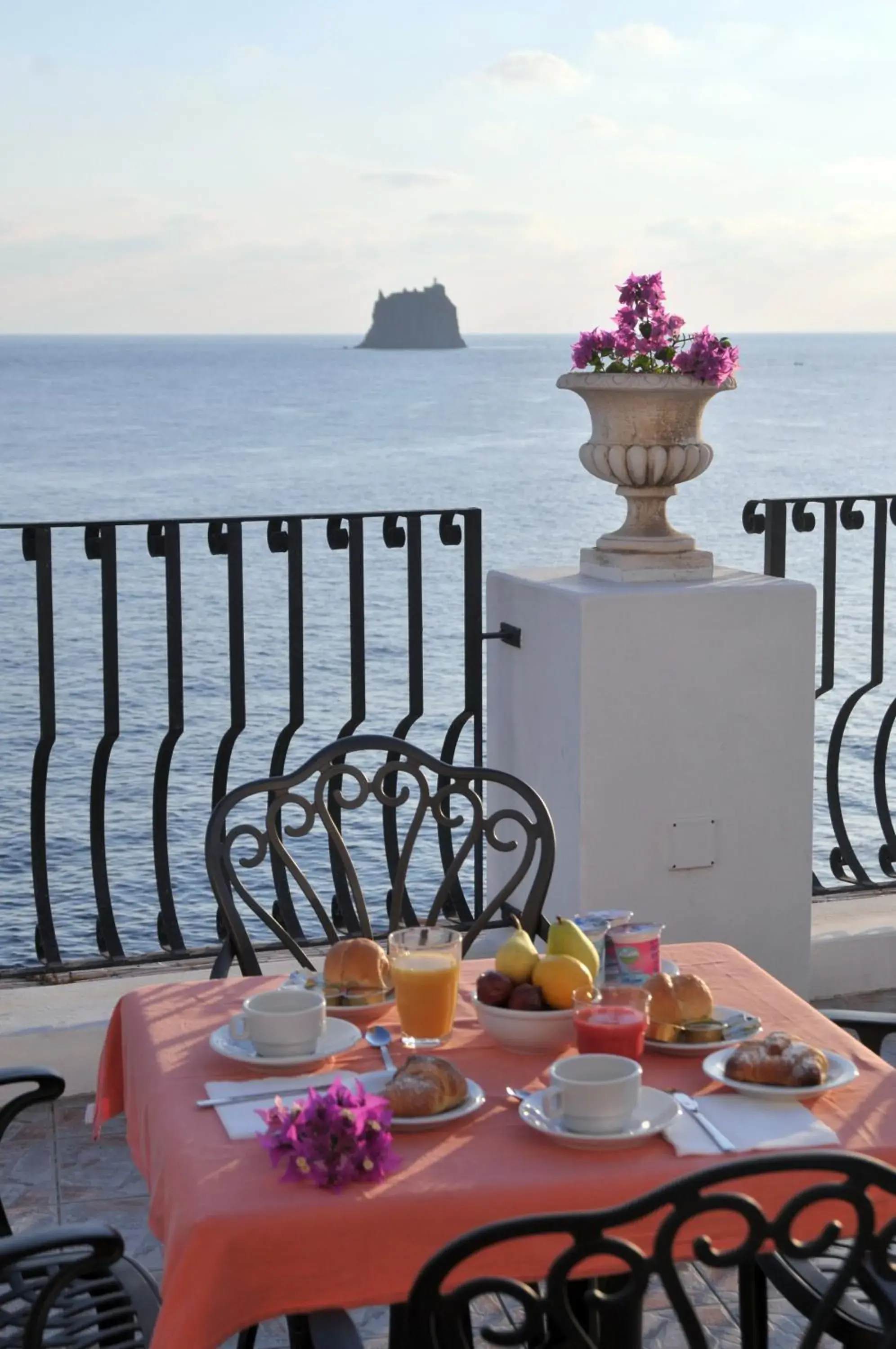 Restaurant/places to eat in Hotel Villaggio Stromboli - isola di Stromboli