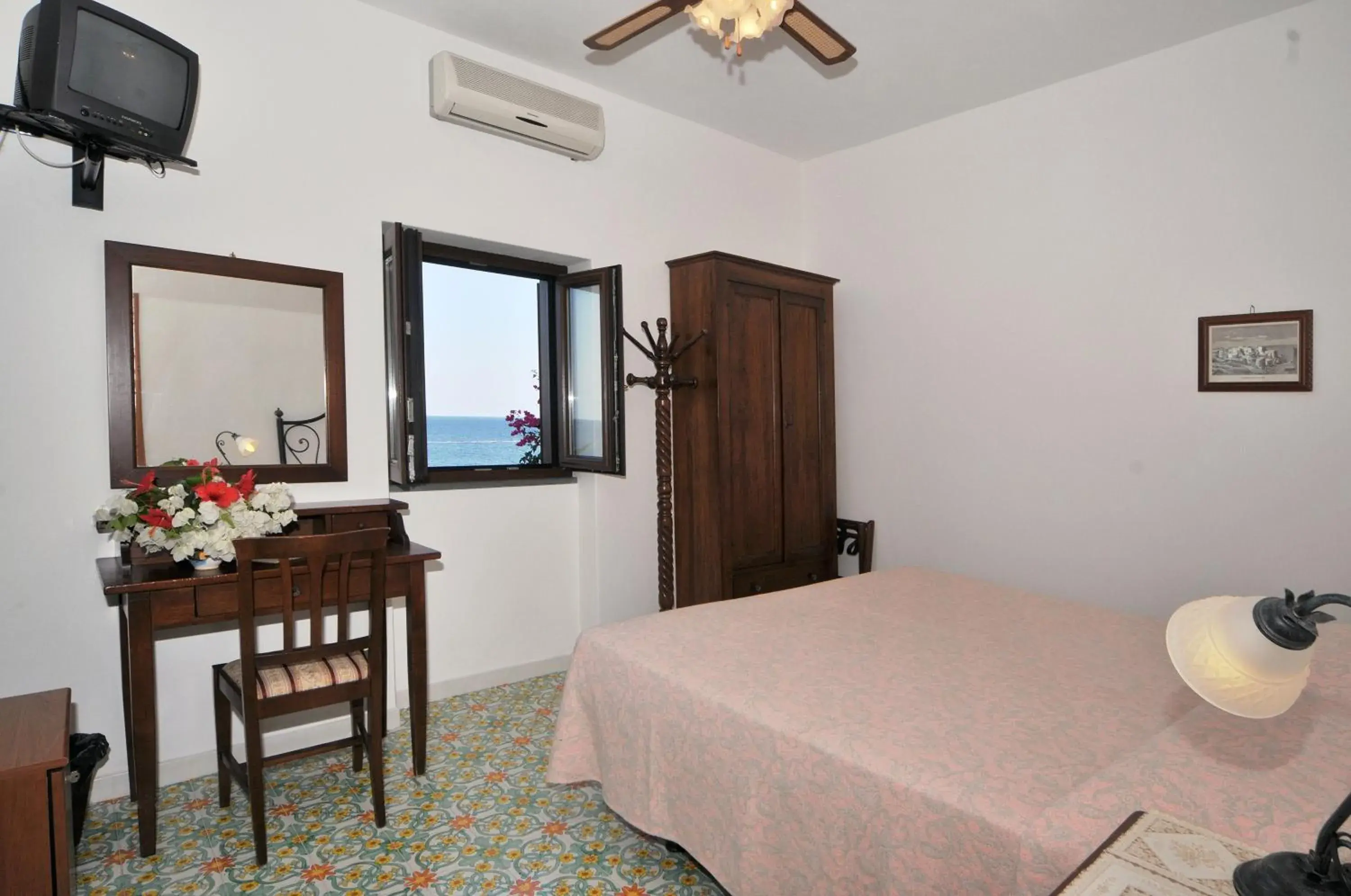 Bedroom in Hotel Villaggio Stromboli - isola di Stromboli