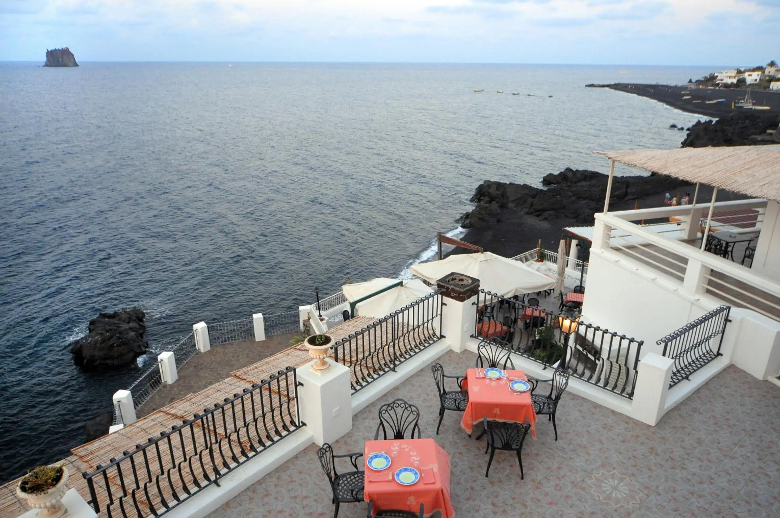 Restaurant/places to eat, Sea View in Hotel Villaggio Stromboli - isola di Stromboli