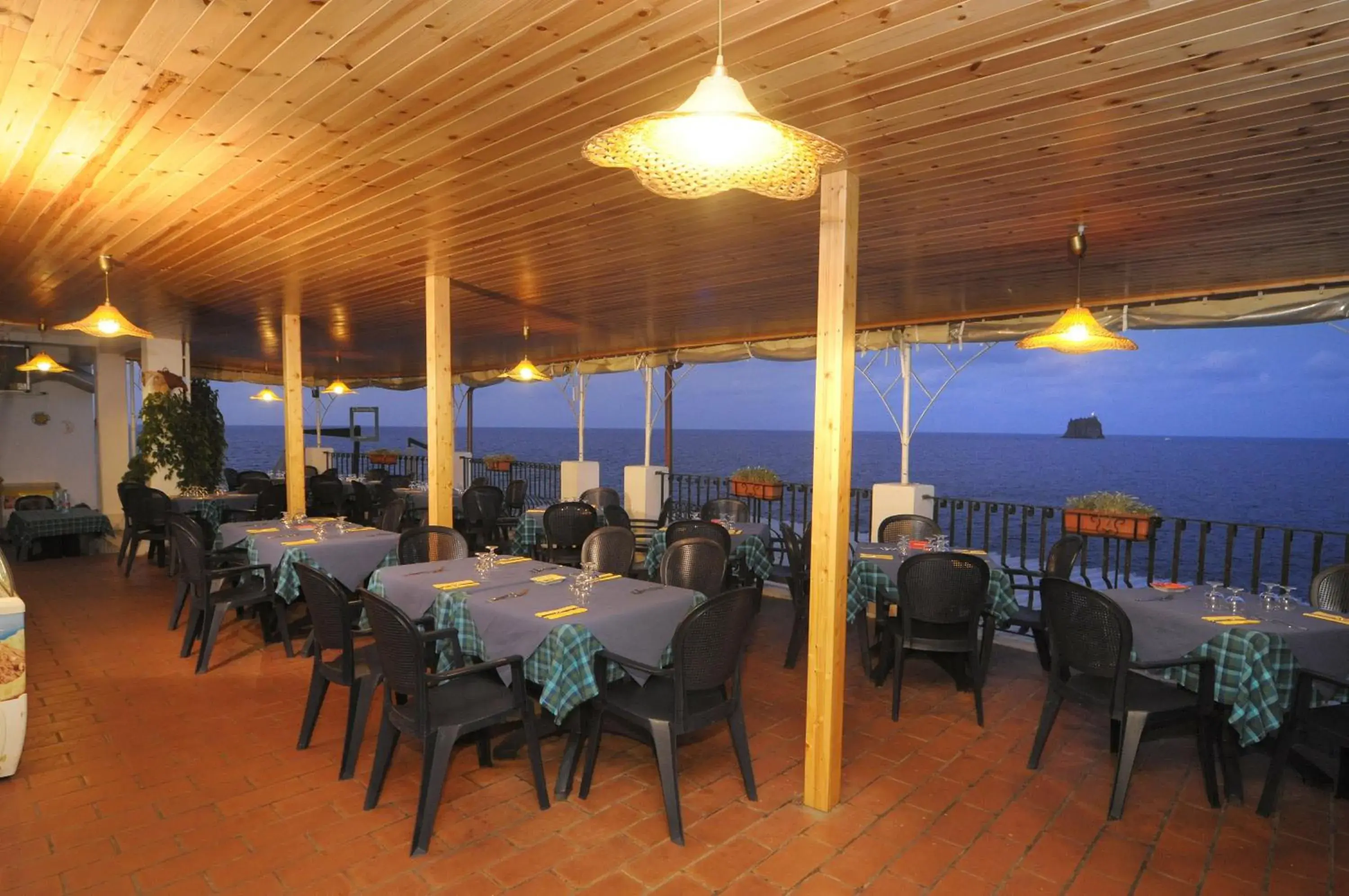 Restaurant/Places to Eat in Hotel Villaggio Stromboli - isola di Stromboli