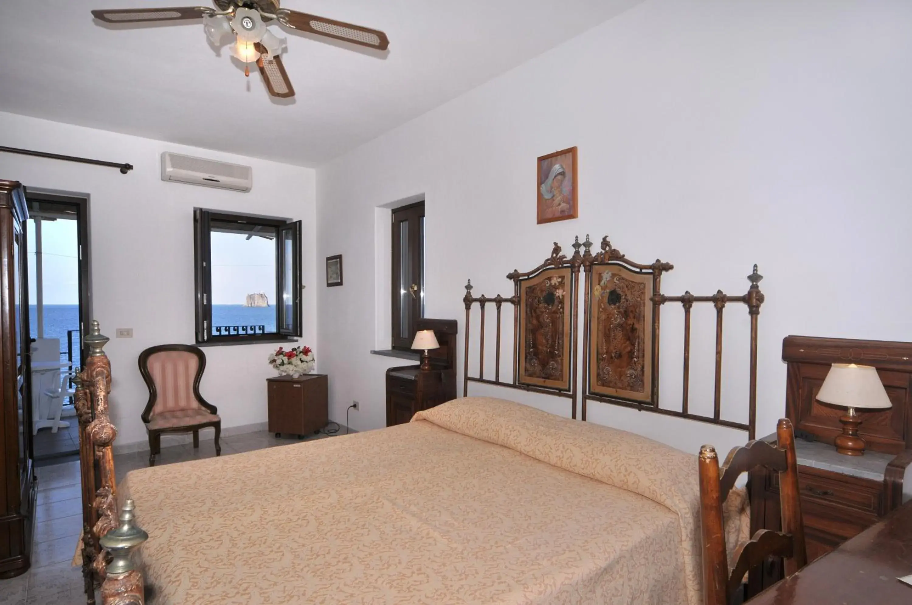 Bedroom in Hotel Villaggio Stromboli - isola di Stromboli