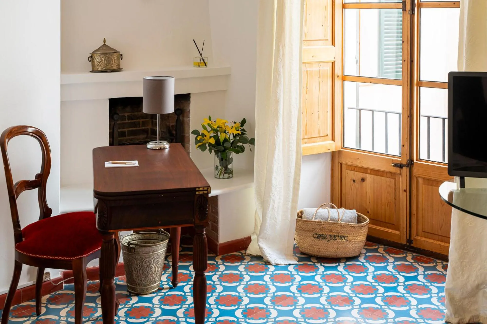 hair dresser in Ca's Xorc Luxury Retreat - ADULTS ONLY