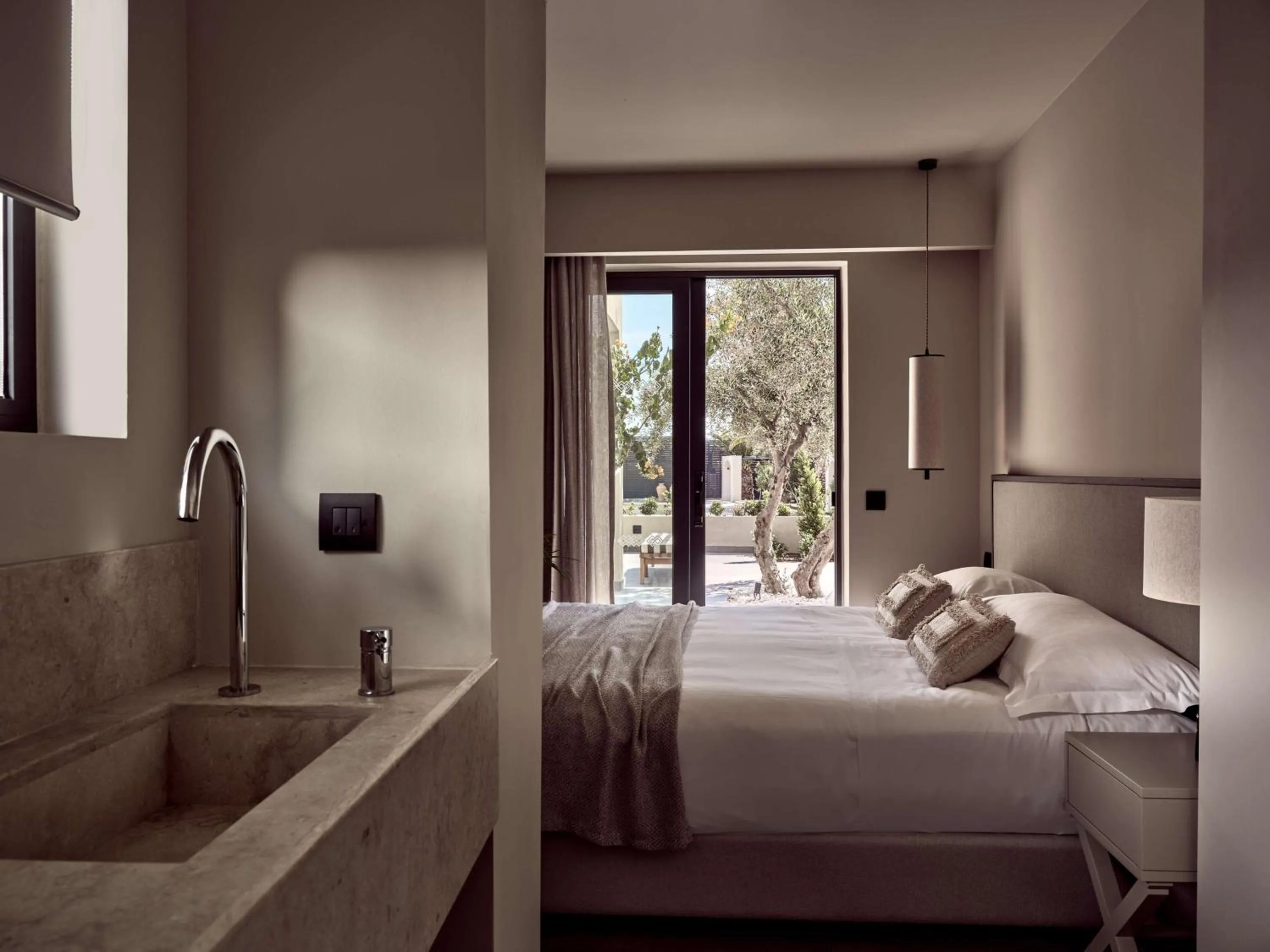 Bathroom, Bed in Numo Ierapetra Beach Resort Crete, Adults only, Curio Collection Hilton