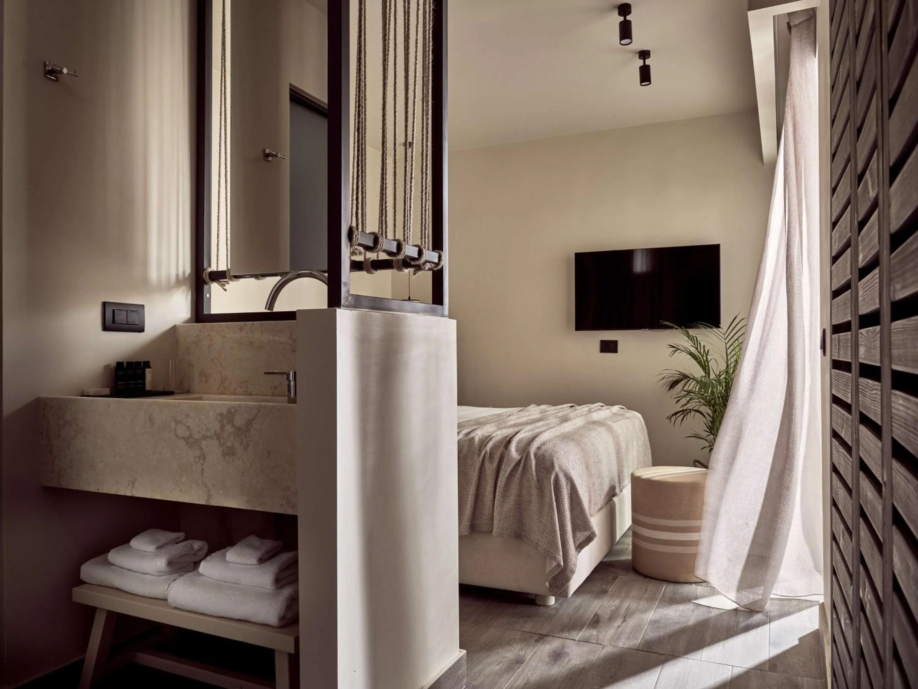 Bathroom, Bed in Numo Ierapetra Beach Resort Crete, Adults only, Curio Collection Hilton
