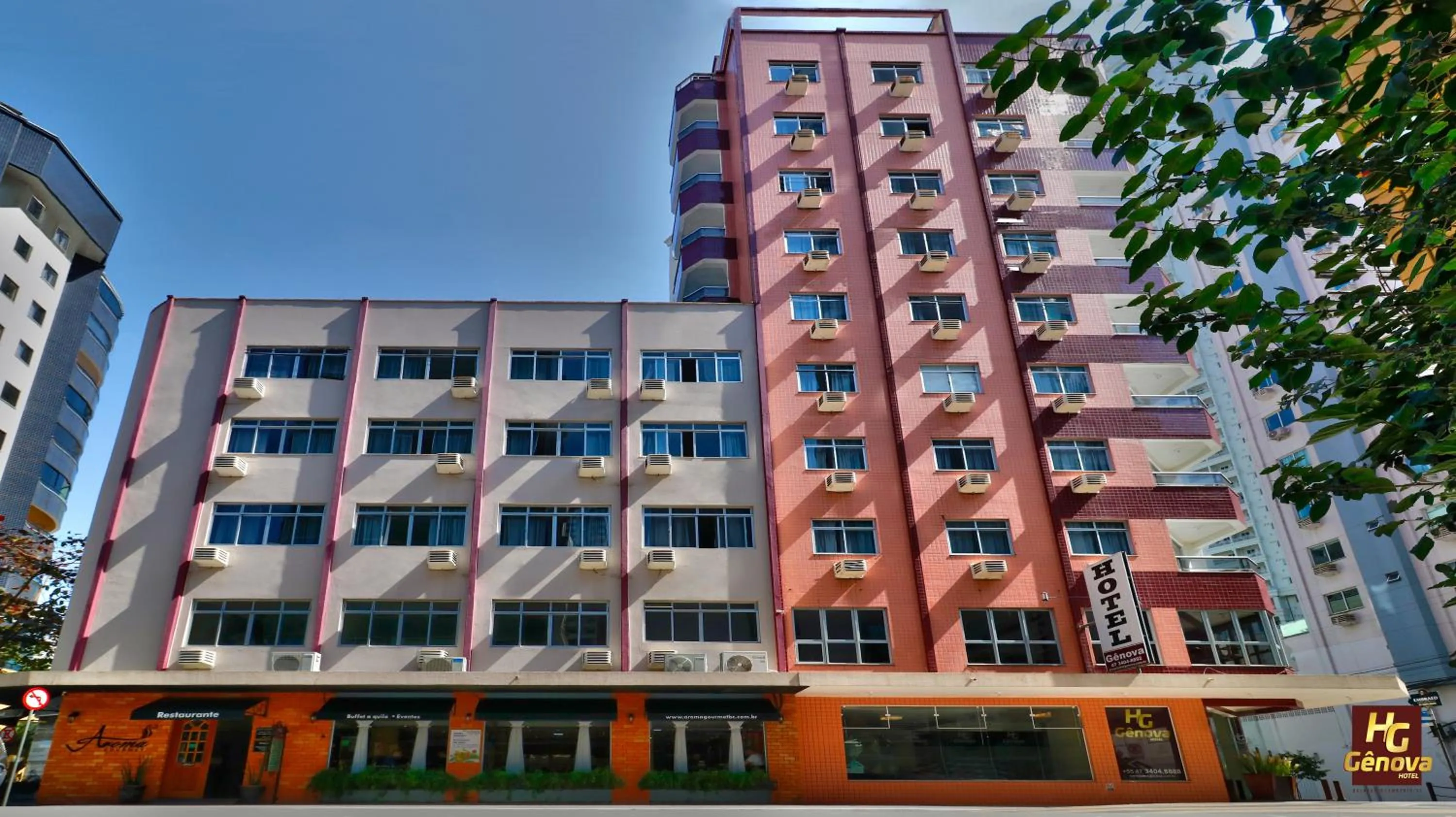 Facade/entrance in Hotel Gênova BC