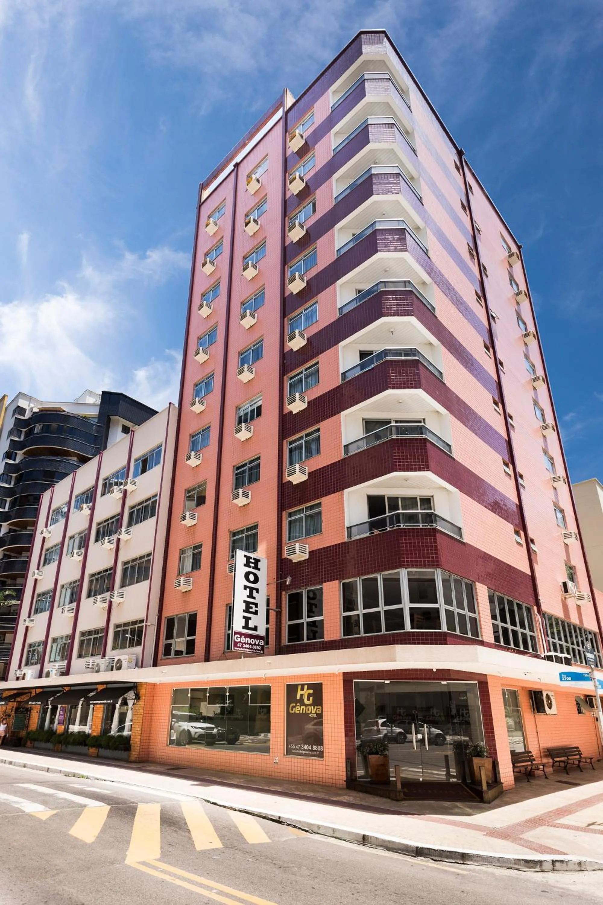 Facade/entrance in Hotel Gênova BC