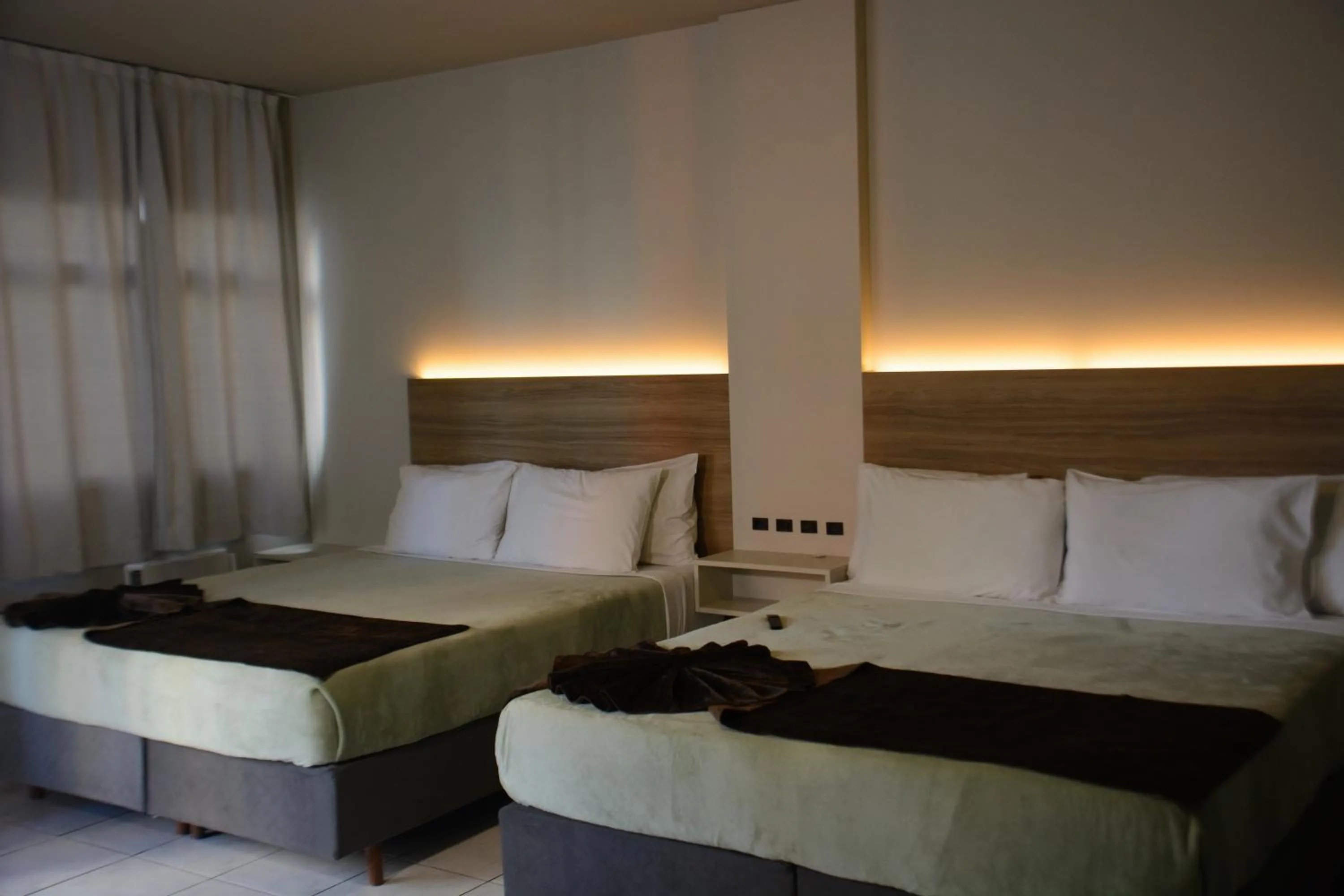 Photo of the whole room, Bed in Hotel Gênova BC