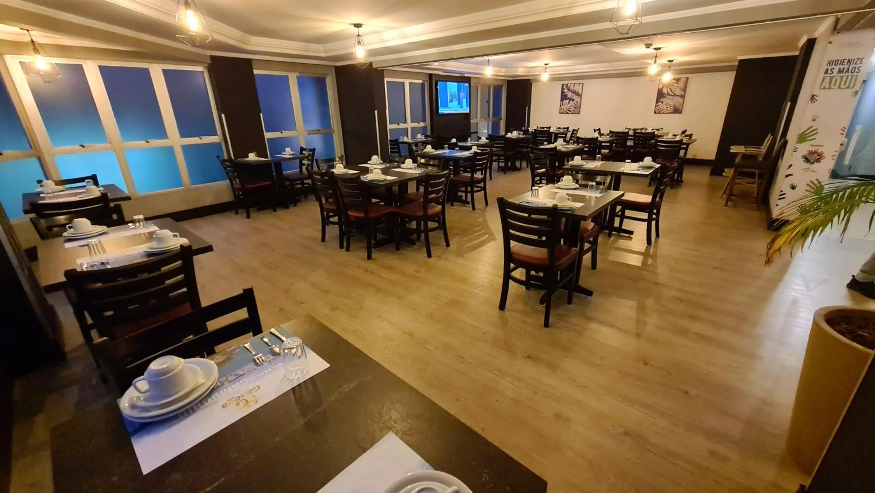 Restaurant/places to eat in Hotel Gênova BC