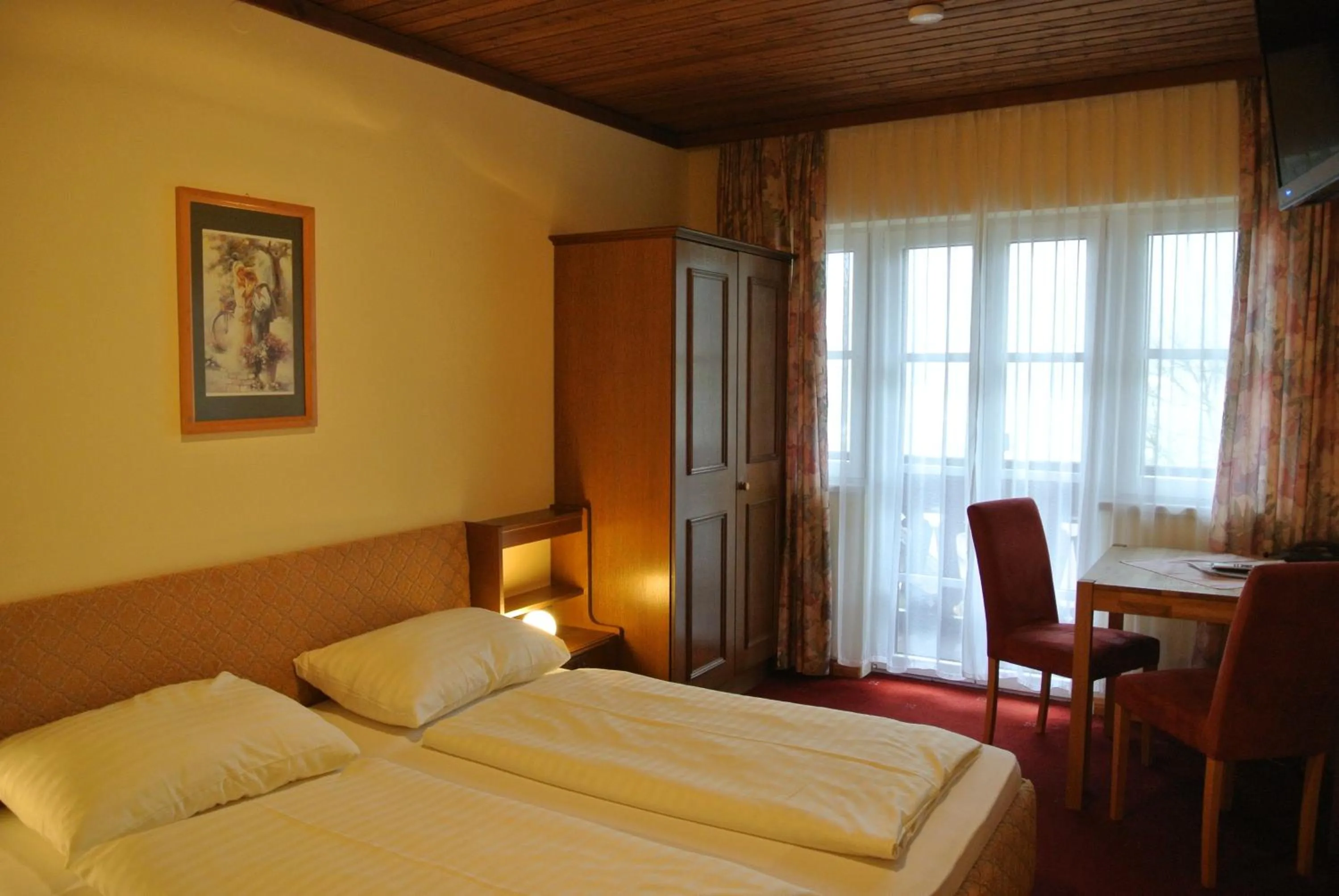 Photo of the whole room, Bed in Kirchenwirt Gosau