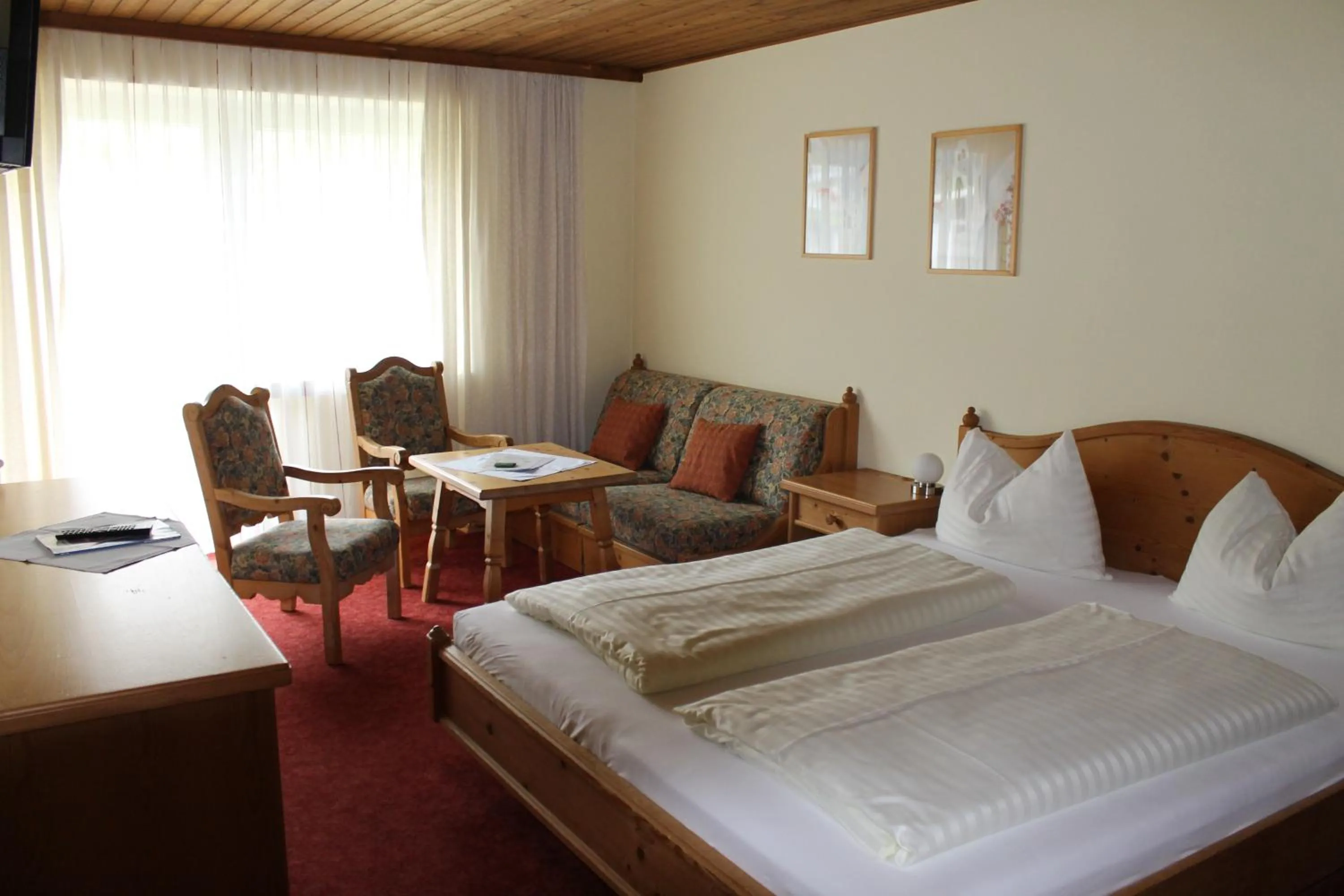 Photo of the whole room, Bed in Kirchenwirt Gosau