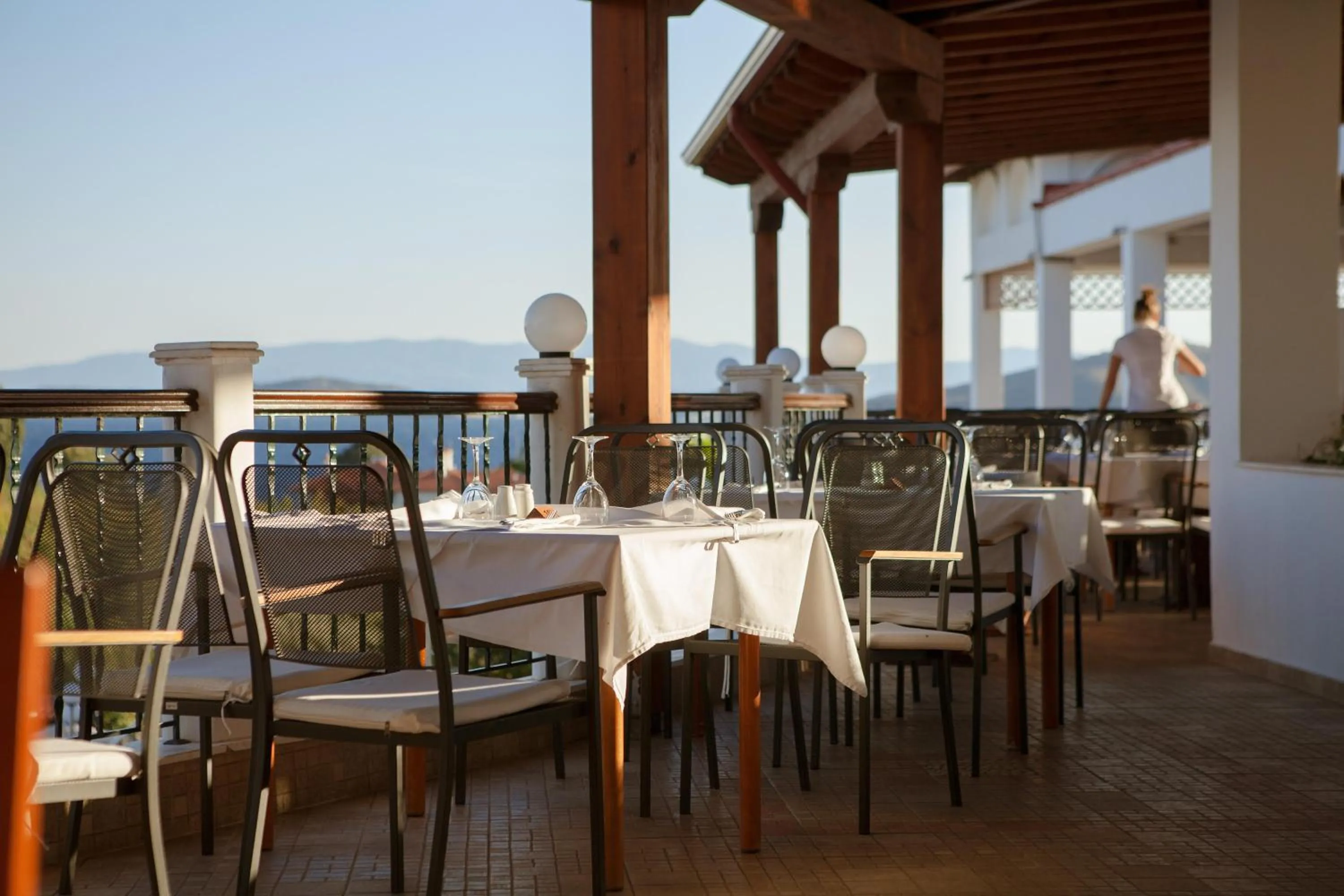 Restaurant/places to eat in Alexandros Palace
