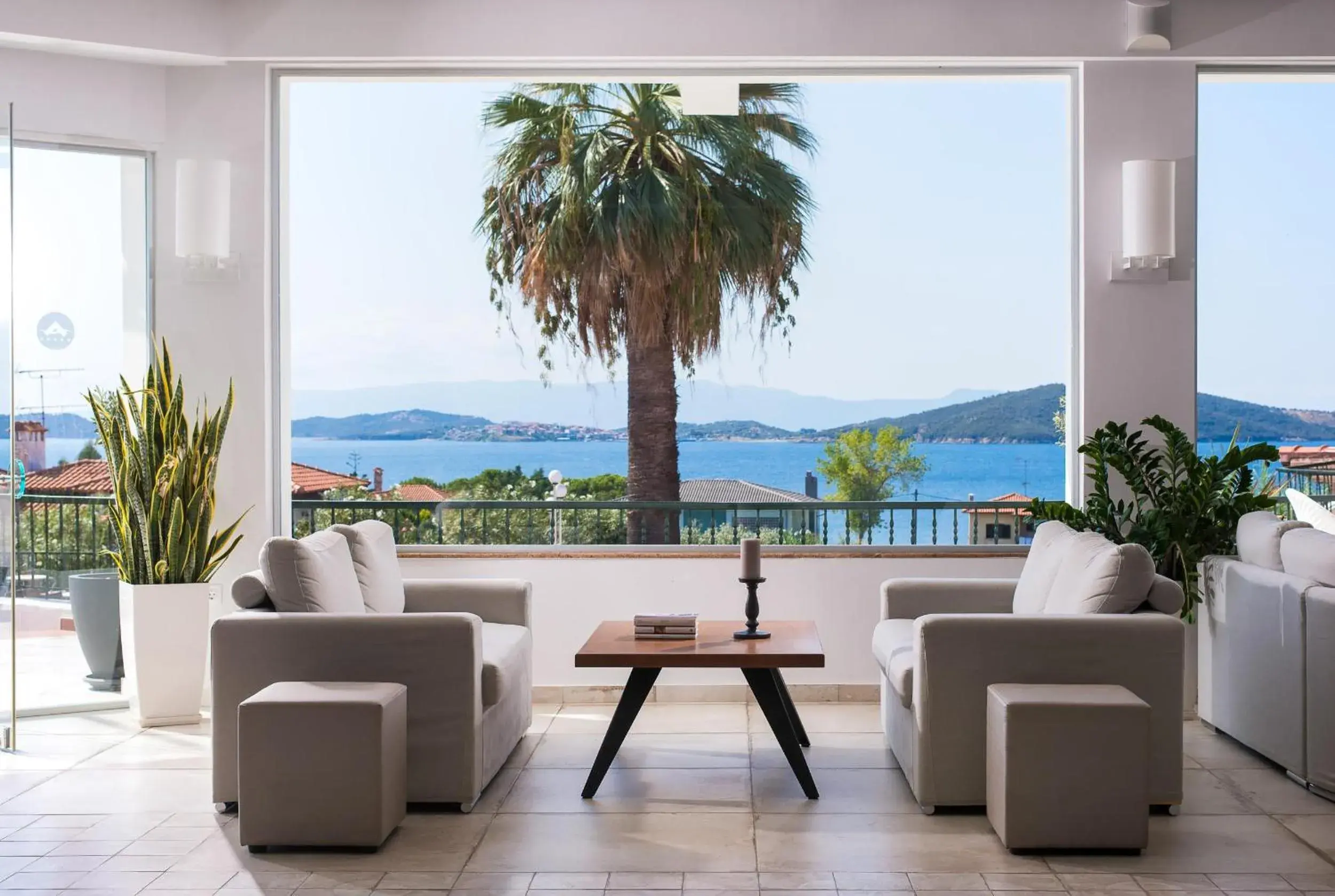 Lounge or bar in Alexandros Palace Lounge or bar in Alexandros Palace