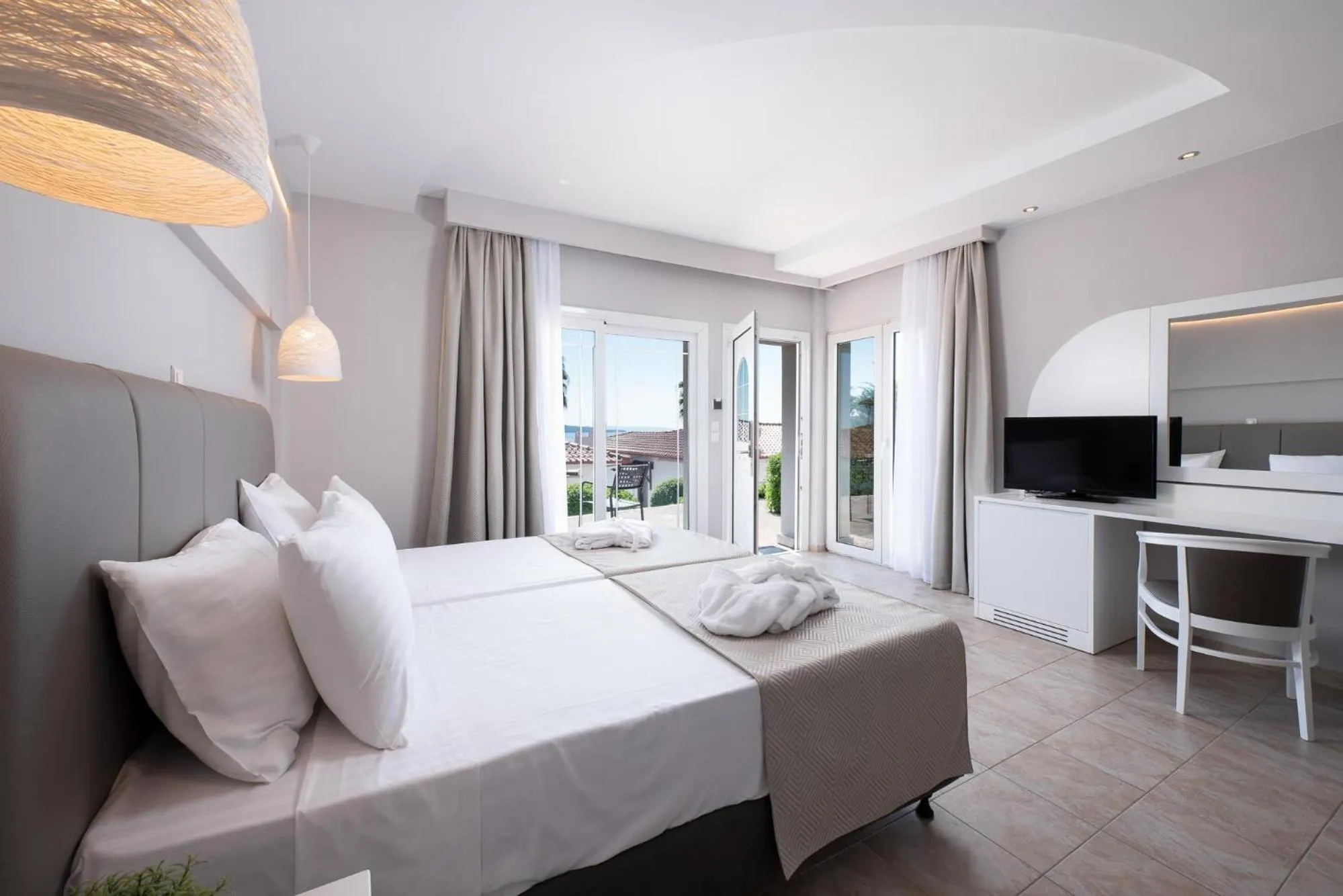 Photo of the whole room, Bed in Alexandros Palace