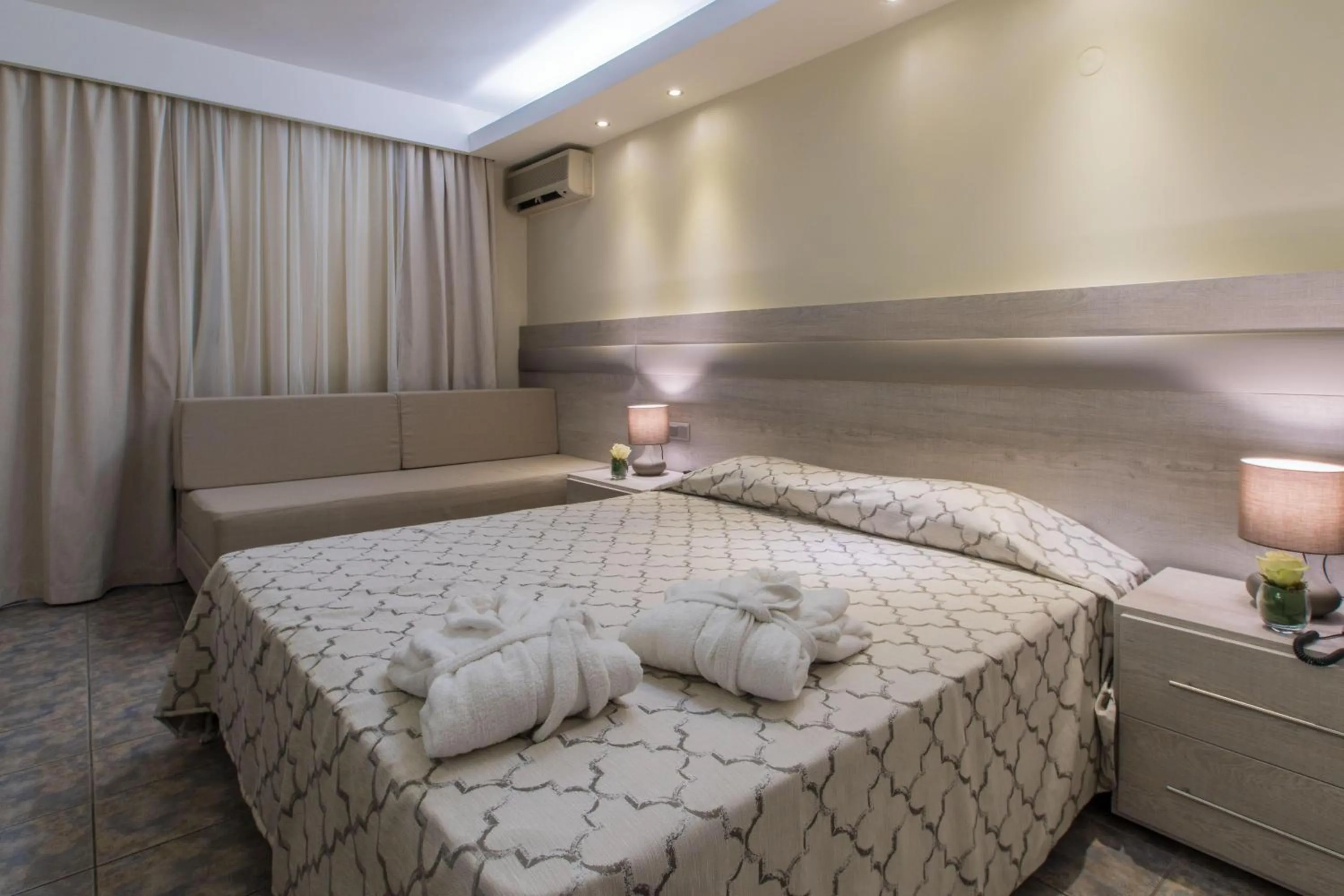 Photo of the whole room, Bed in Alexandros Palace