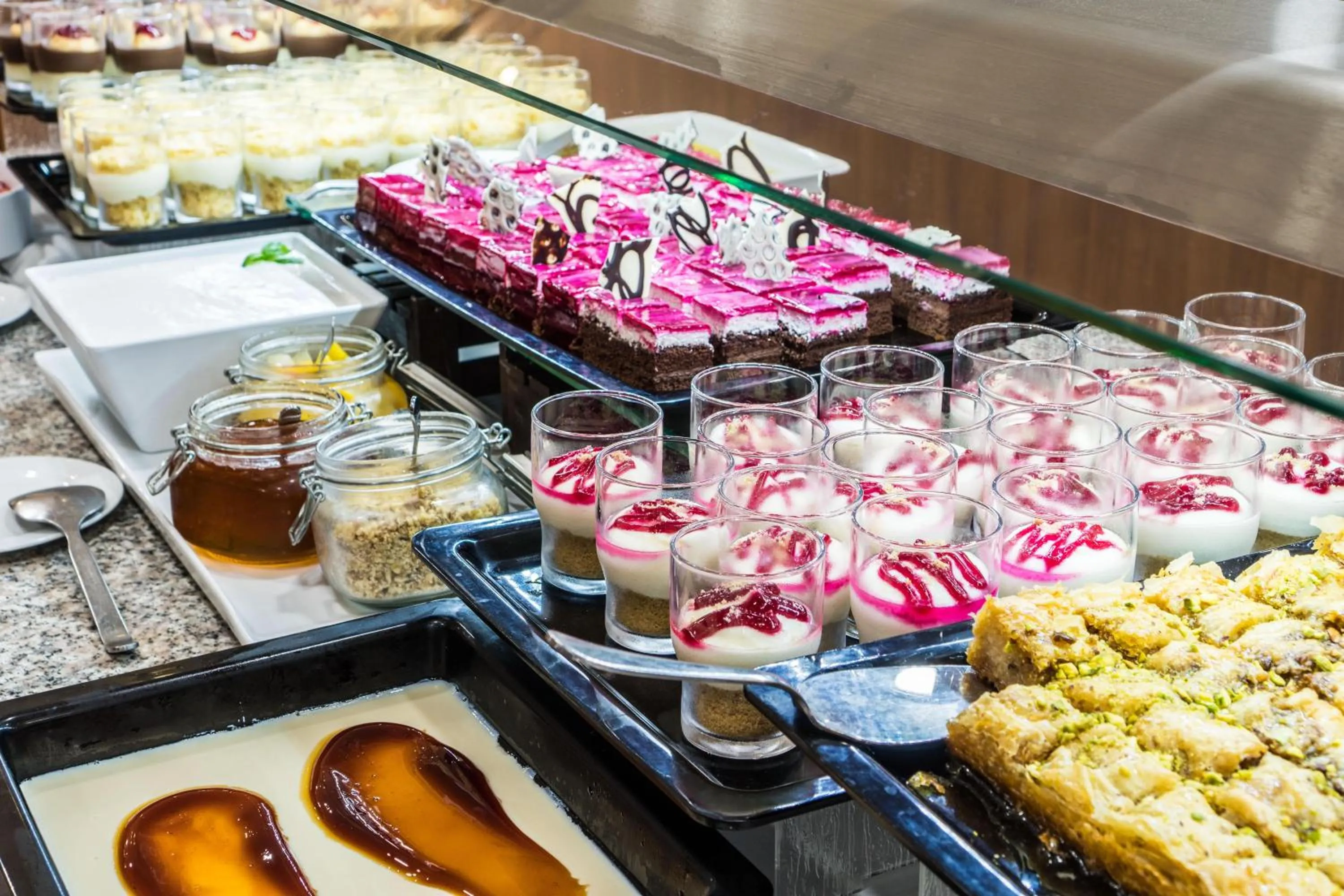 Restaurant/places to eat in Alexandros Palace