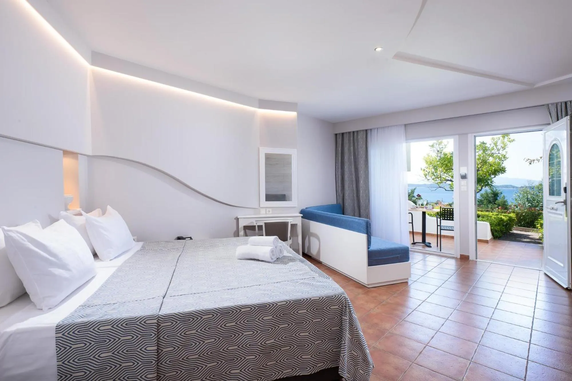 Photo of the whole room, Bed in Alexandros Palace