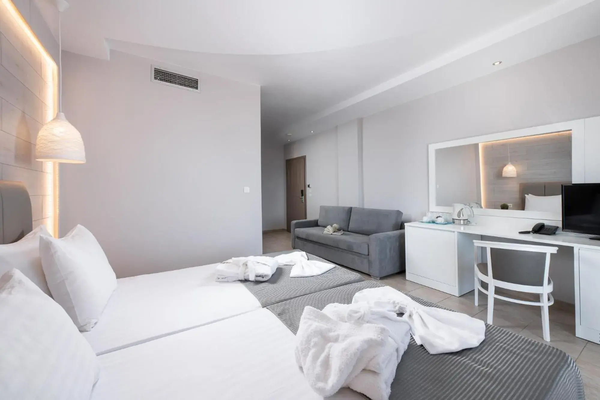 Photo of the whole room, Bed in Alexandros Palace Photo of the whole room, Bed in Alexandros Palace